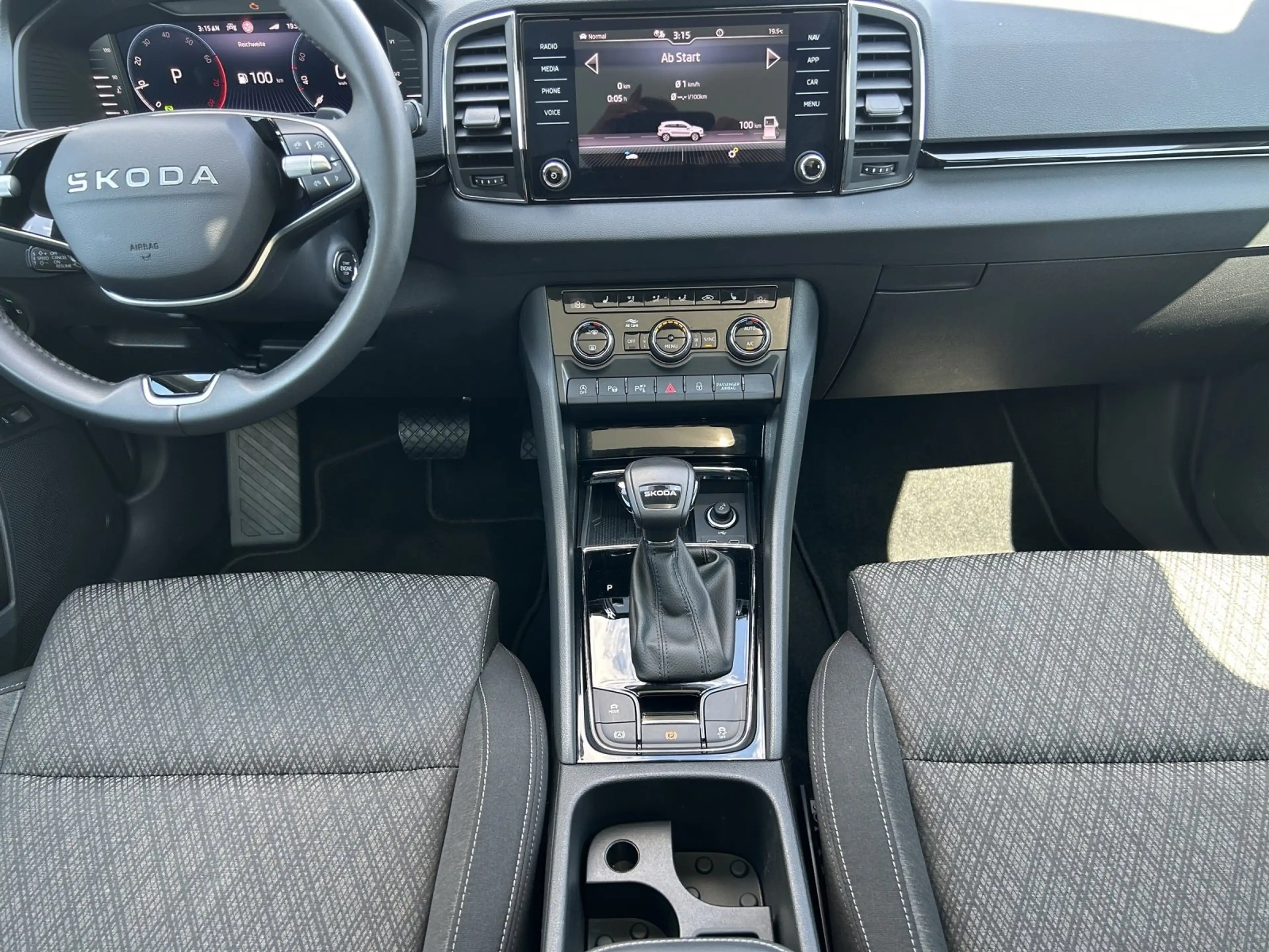 Skoda Karoq 1.5 TSI DSG TOUR | AHK | NAVI | PANO | LED — photo 13