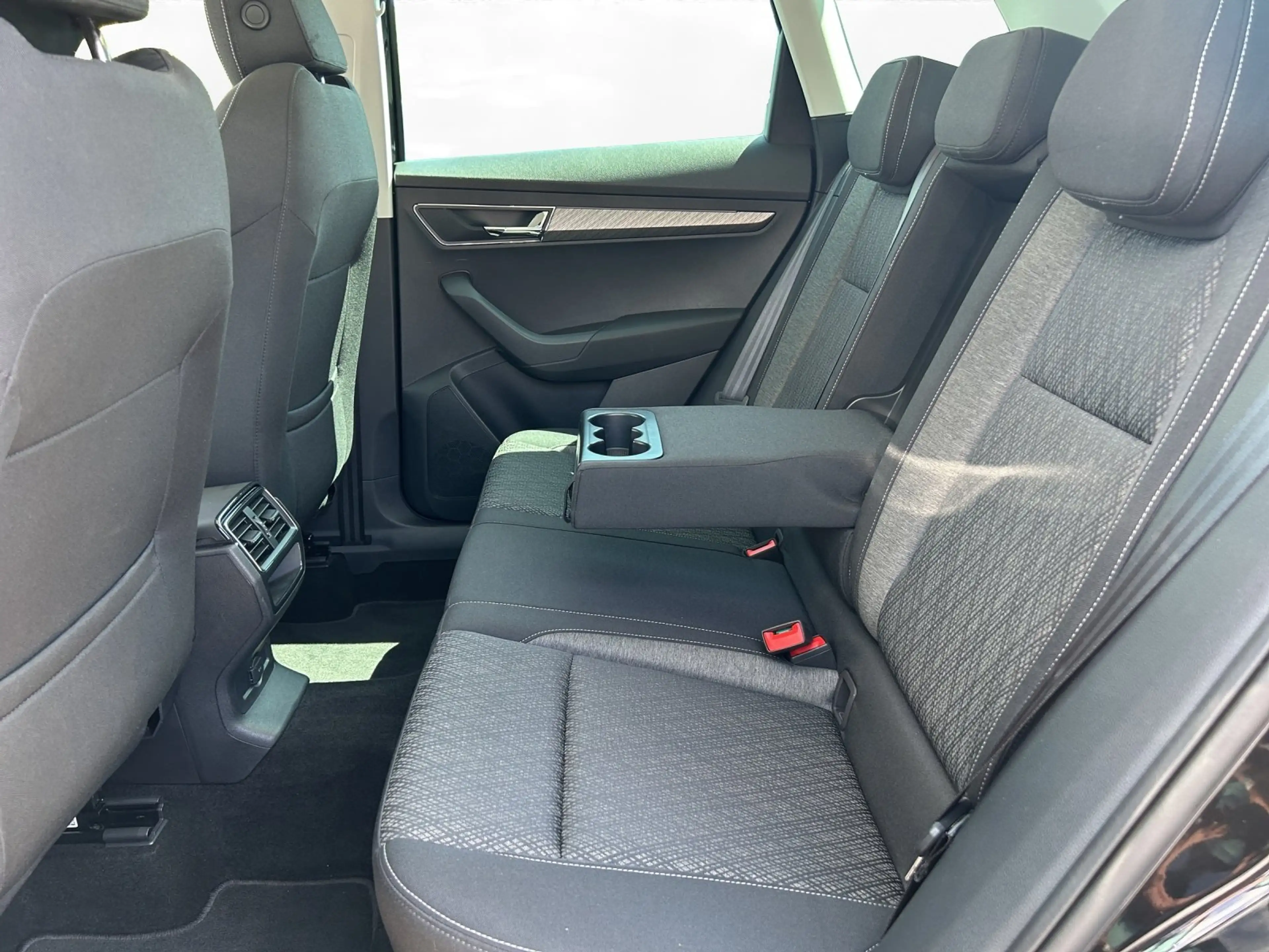 Skoda Karoq 1.5 TSI DSG TOUR | AHK | NAVI | PANO | LED — photo 11
