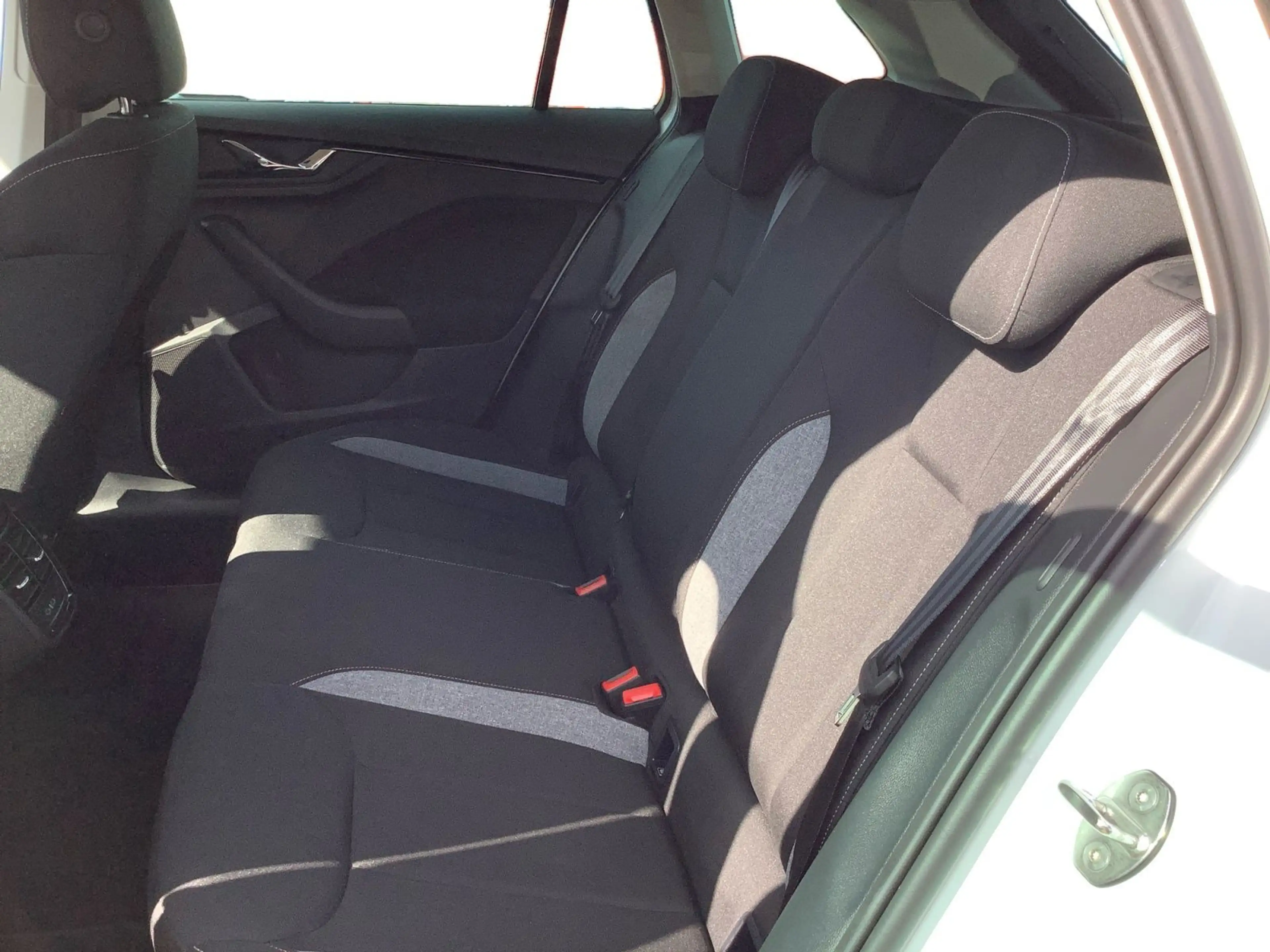 Skoda Scala 1.5 TSI DSG Tour AHK ACC Matrix Navi Kamer — photo 9