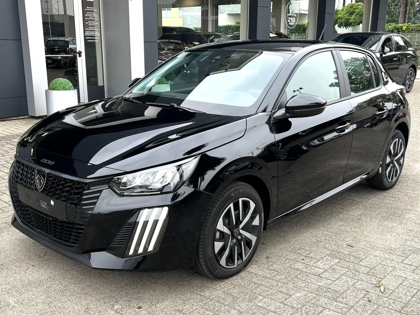 Peugeot 208 1.2 hybrid Style 110cv e-dcs 6 Zwart - 1