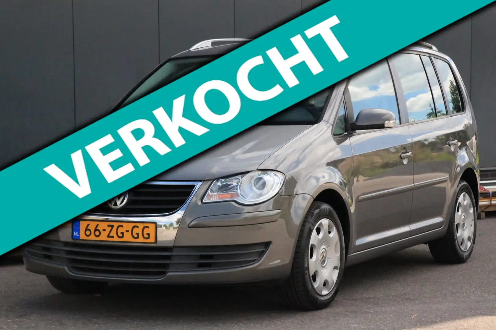 Volkswagen Touran MPV in Grijs gebruikt in Achterveld voor € 3.850,-