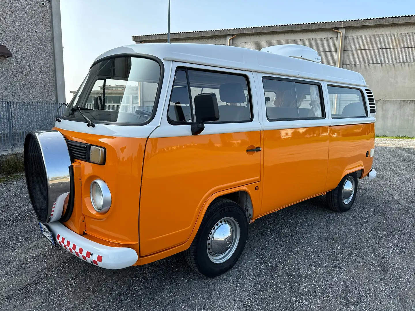 Volkswagen T2 Danbury Motorcaravan Arancione - 1