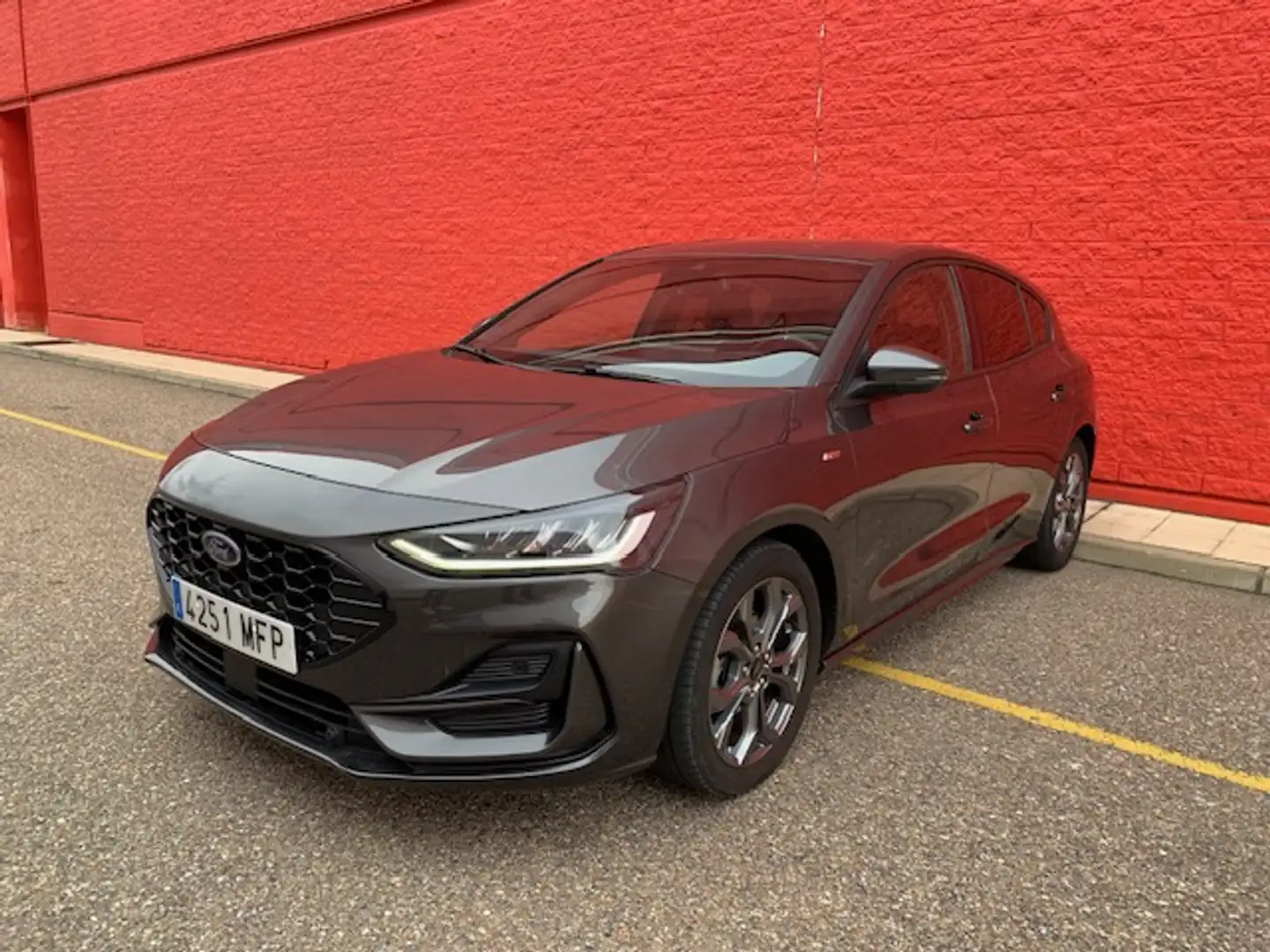 Ford Focus 1.0 Ecoboost MHEV ST-Line 155 Grau - 1