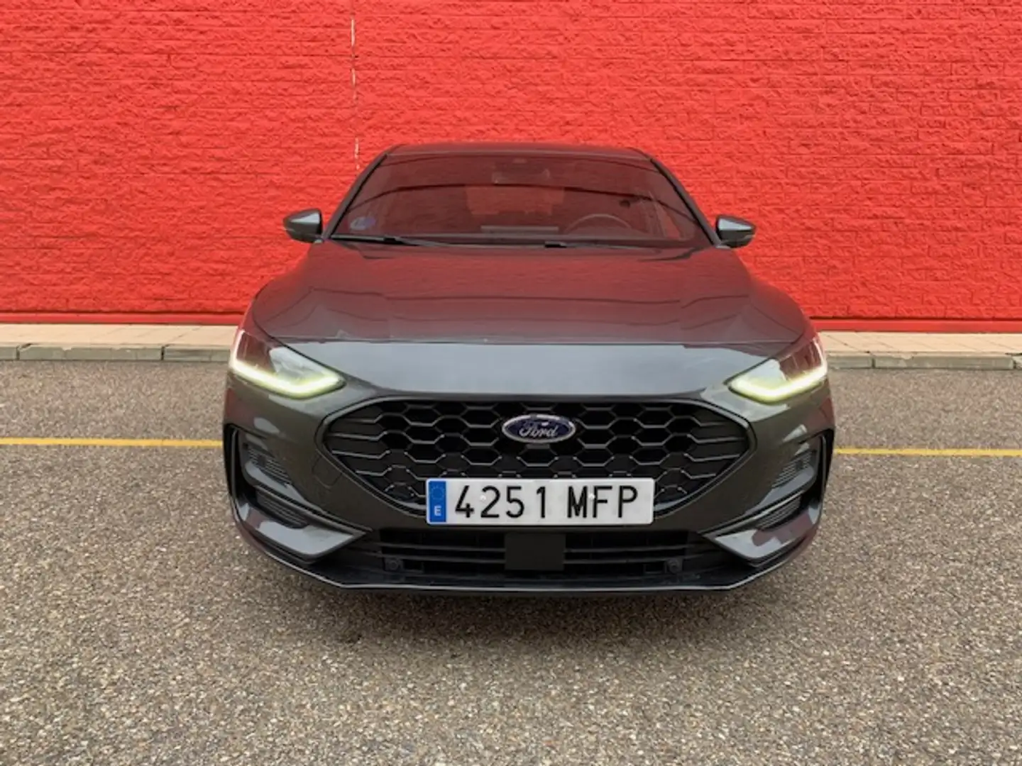 Ford Focus 1.0 Ecoboost MHEV ST-Line 155 Grau - 2