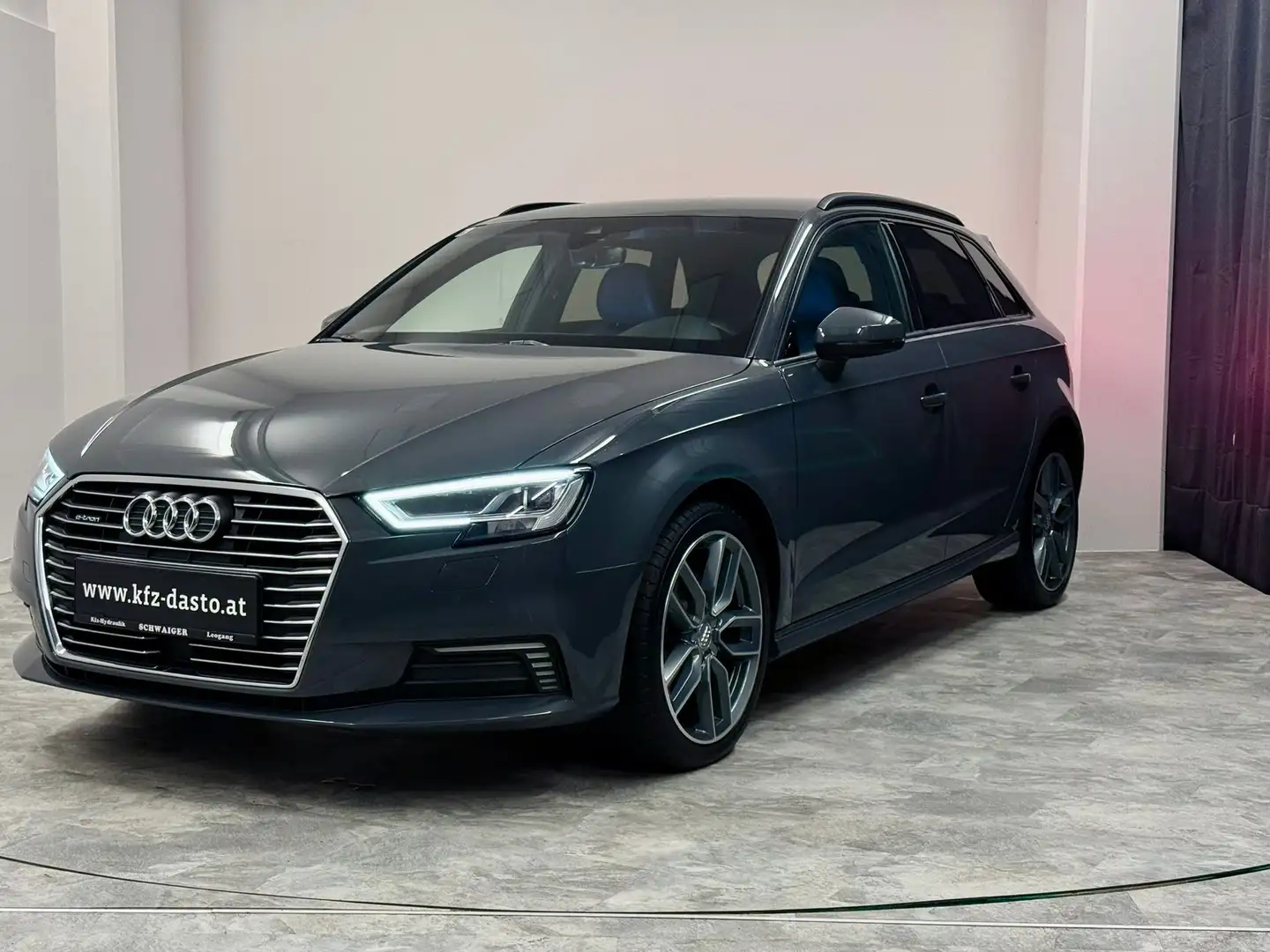 Audi A3 40 TFSI e-tron IISPORT II S Line II MATRIX II Grau - 1