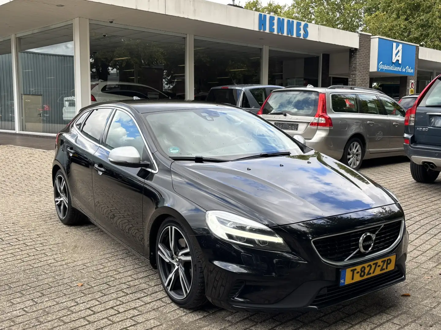 Volvo V40 2.0 T2 225pk R-Design PDC camera Stoelverwarming H Noir - 1