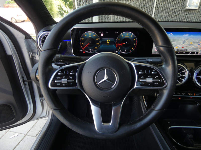 Mercedes-Benz A 180 DCT Edition19 WIDE LED Navi Ambiente 18" — photo 15