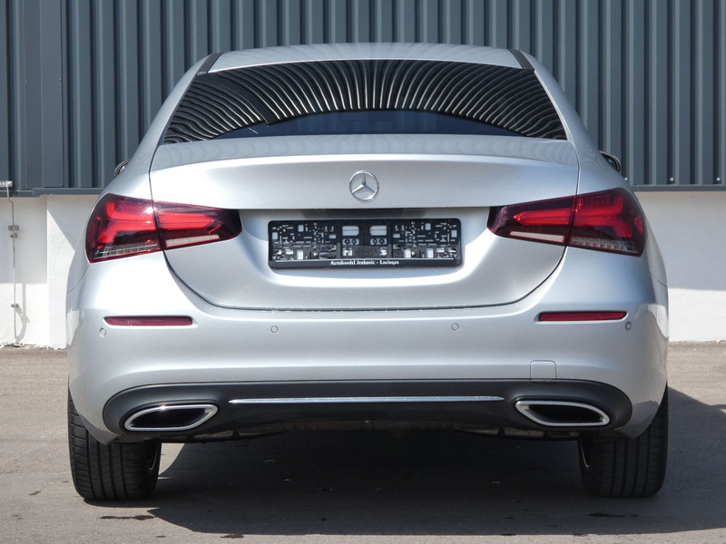 Mercedes-Benz A 180 DCT Edition19 WIDE LED Navi Ambiente 18" — photo 28