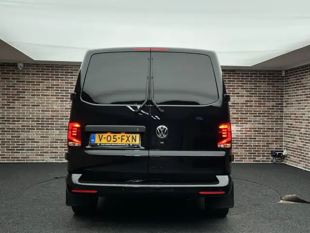 Volkswagen Transporter view 7
