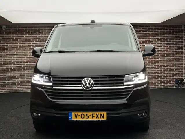 Volkswagen Transporter view 5
