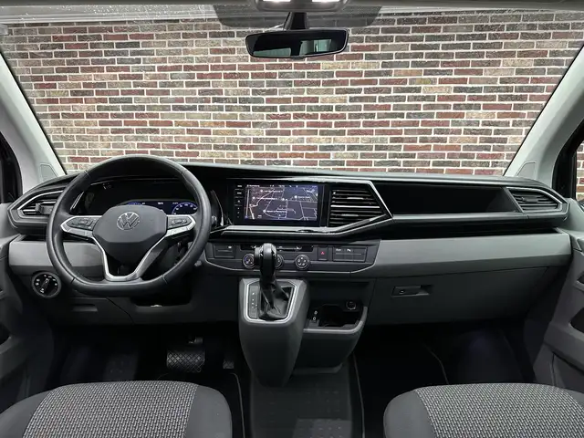 Volkswagen Transporter view 11