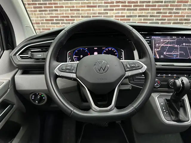 Volkswagen Transporter view 12