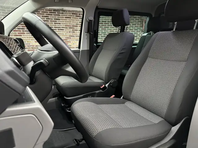 Volkswagen Transporter view 13