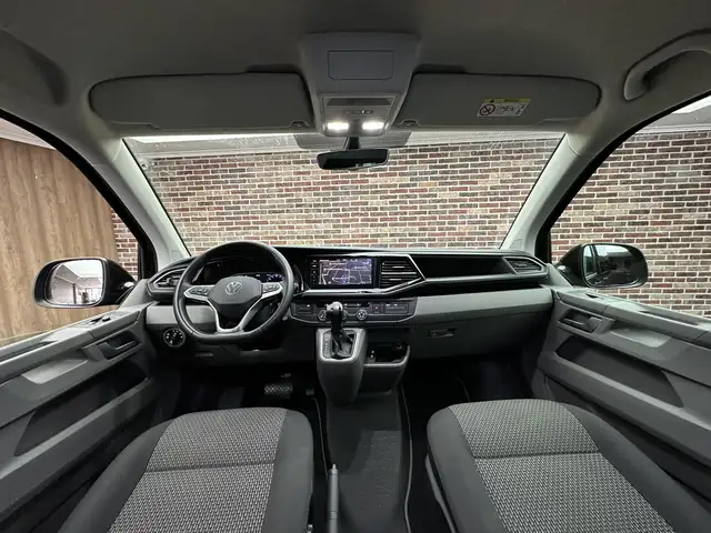 Volkswagen Transporter view 9