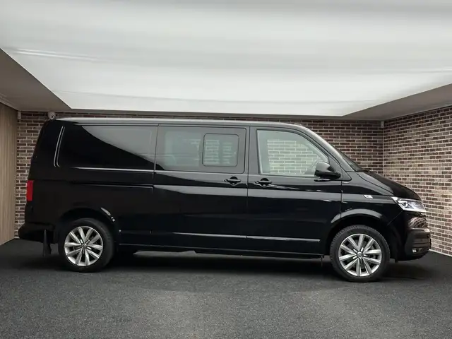 Volkswagen Transporter view 4