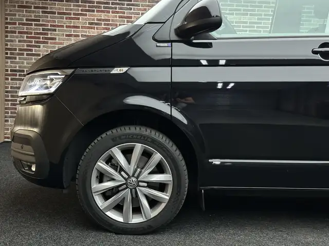Volkswagen Transporter view 8