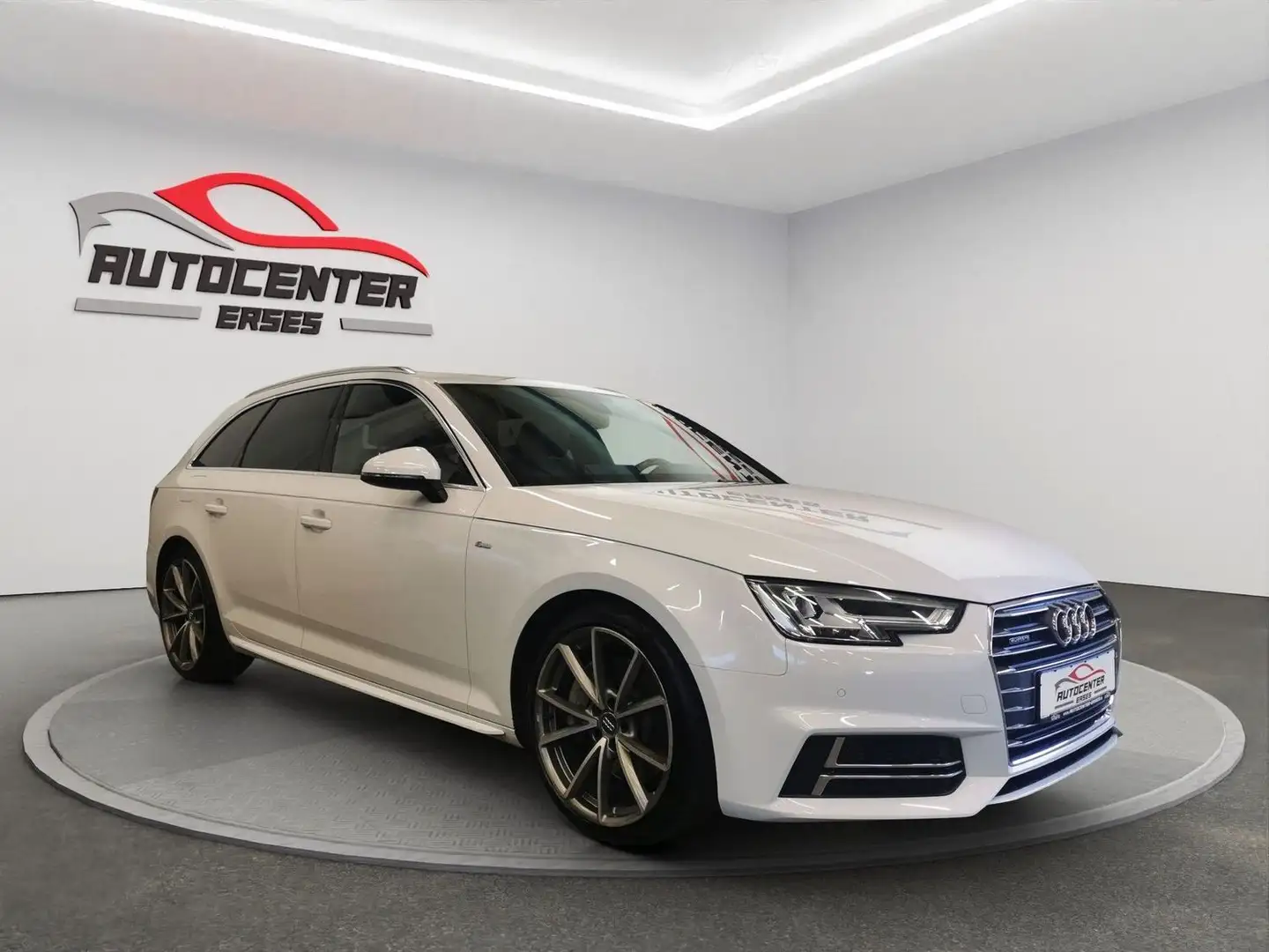 Audi A4 quattro S Line Sport Panorama Navi PDC AHK Wit - 1