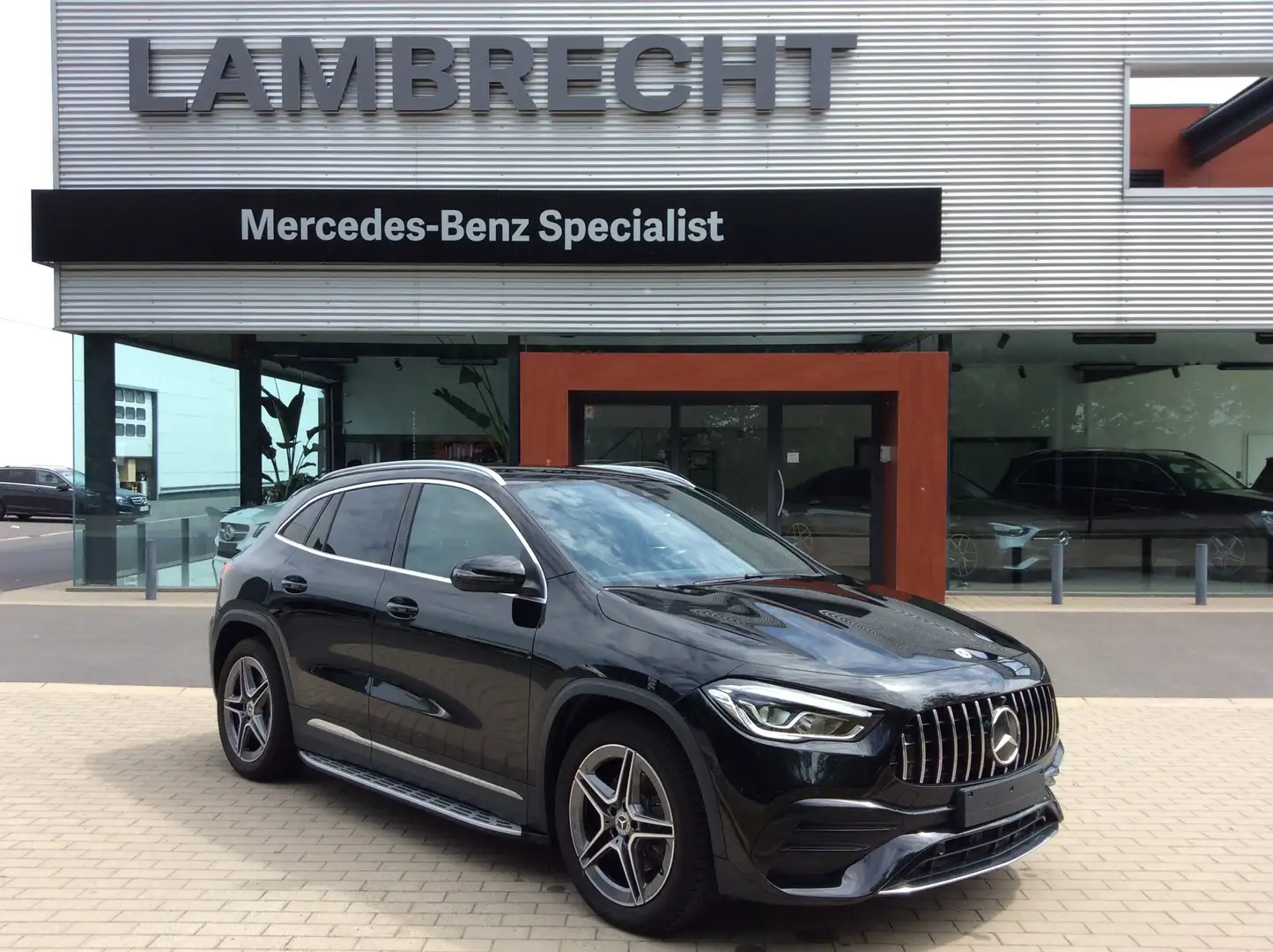 Mercedes-Benz GLA 250 GLA 250 4Matic 8G-DCT AMG Line * PANO * DAB * Černá - 1