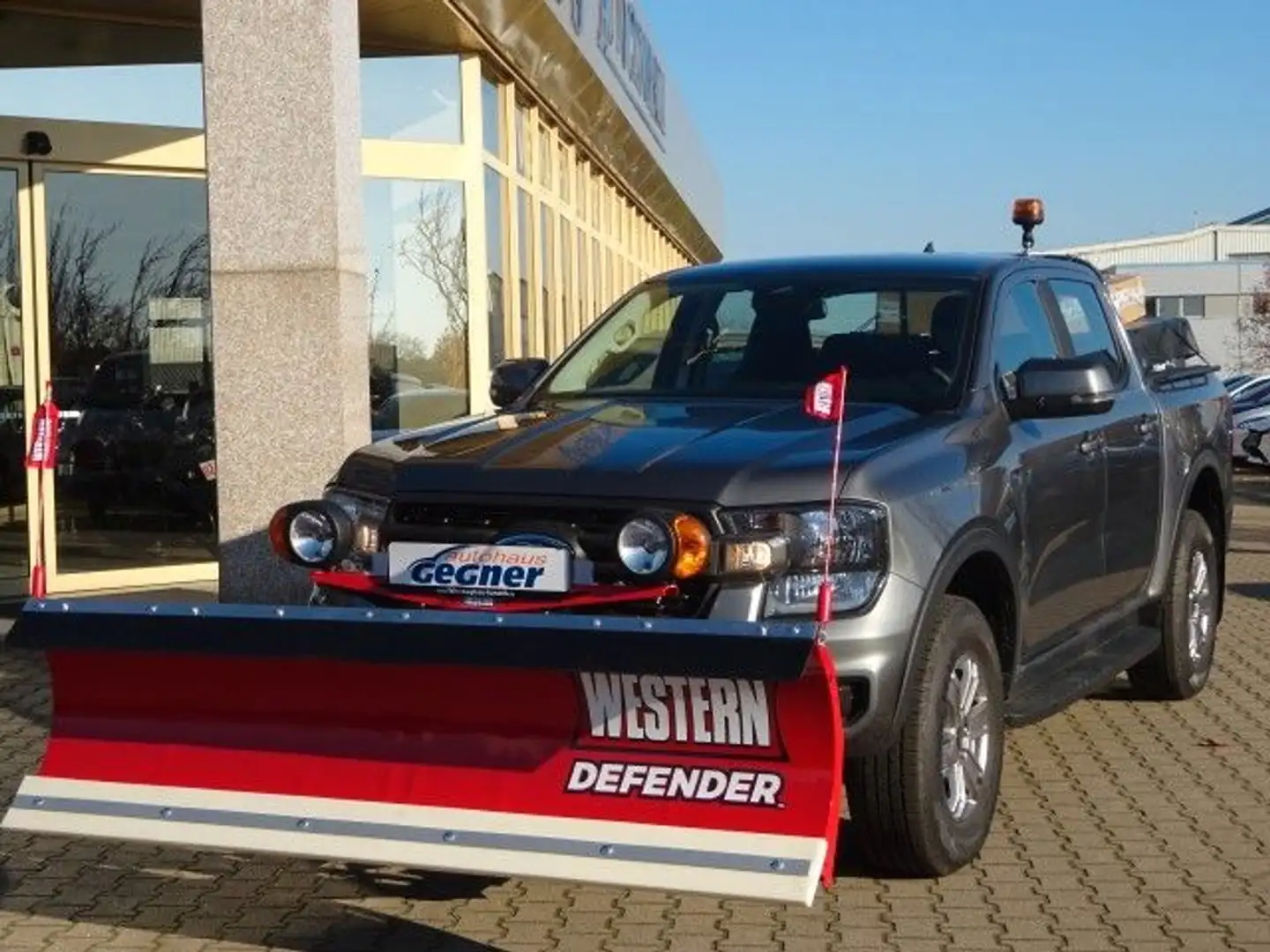 Ford Ranger XLT 4x4 DoKa Winterdienst Streuer Pflug Grau - 2