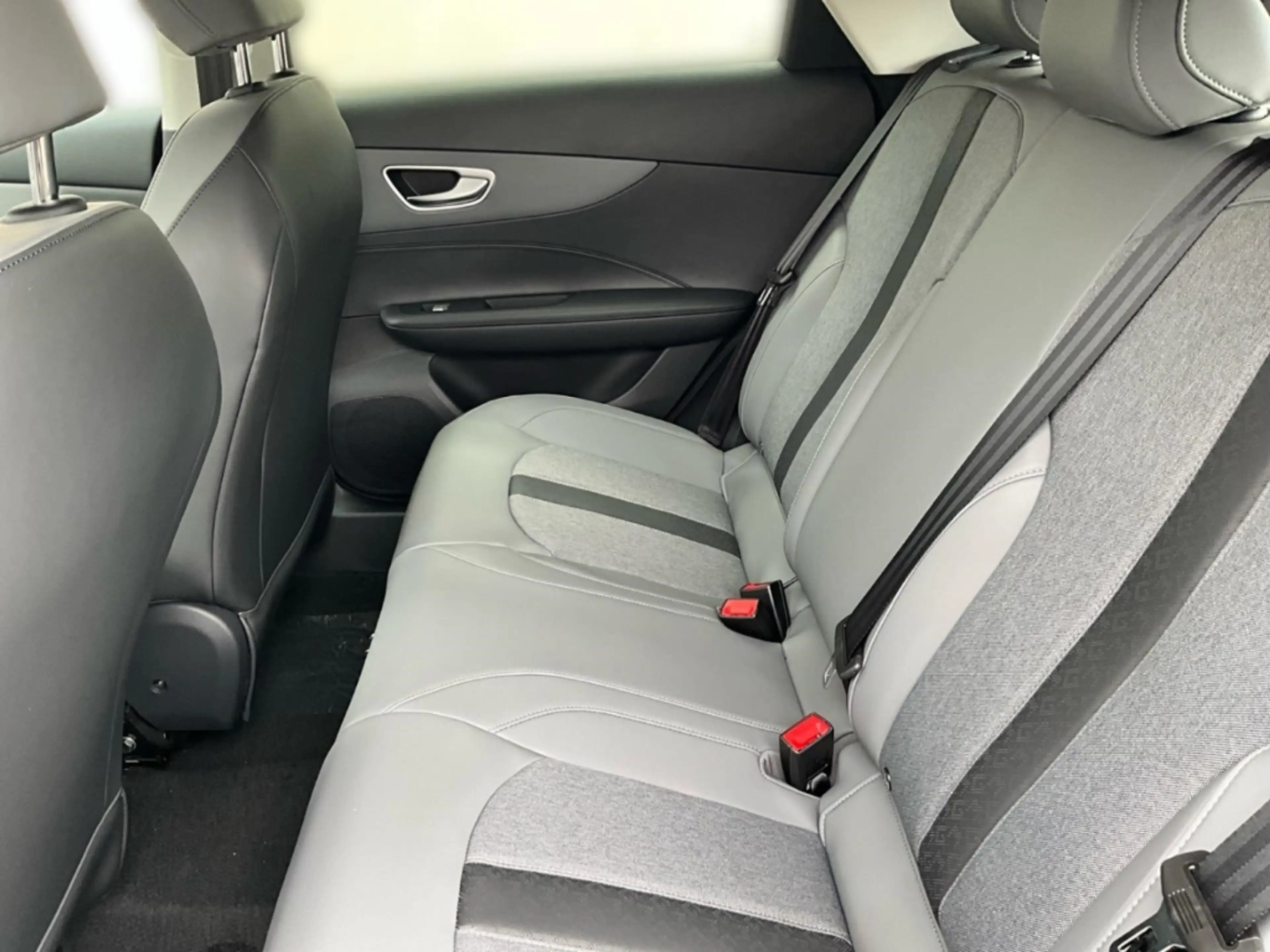 MG MG4 Premium 64 kWh LED Apple CarPlay Android Klimaauto — photo 11