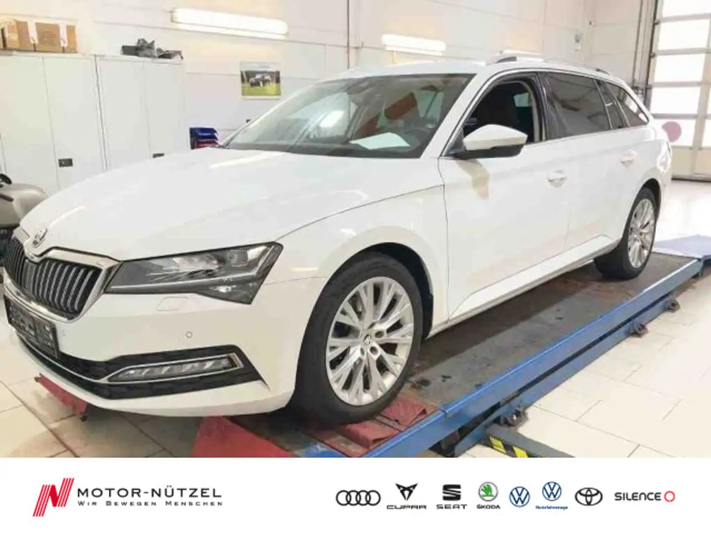 Skoda Superb Combi 2.0 TDI DSG 4x4 STYLE BEAM+ACC+AHK Weiß - 1