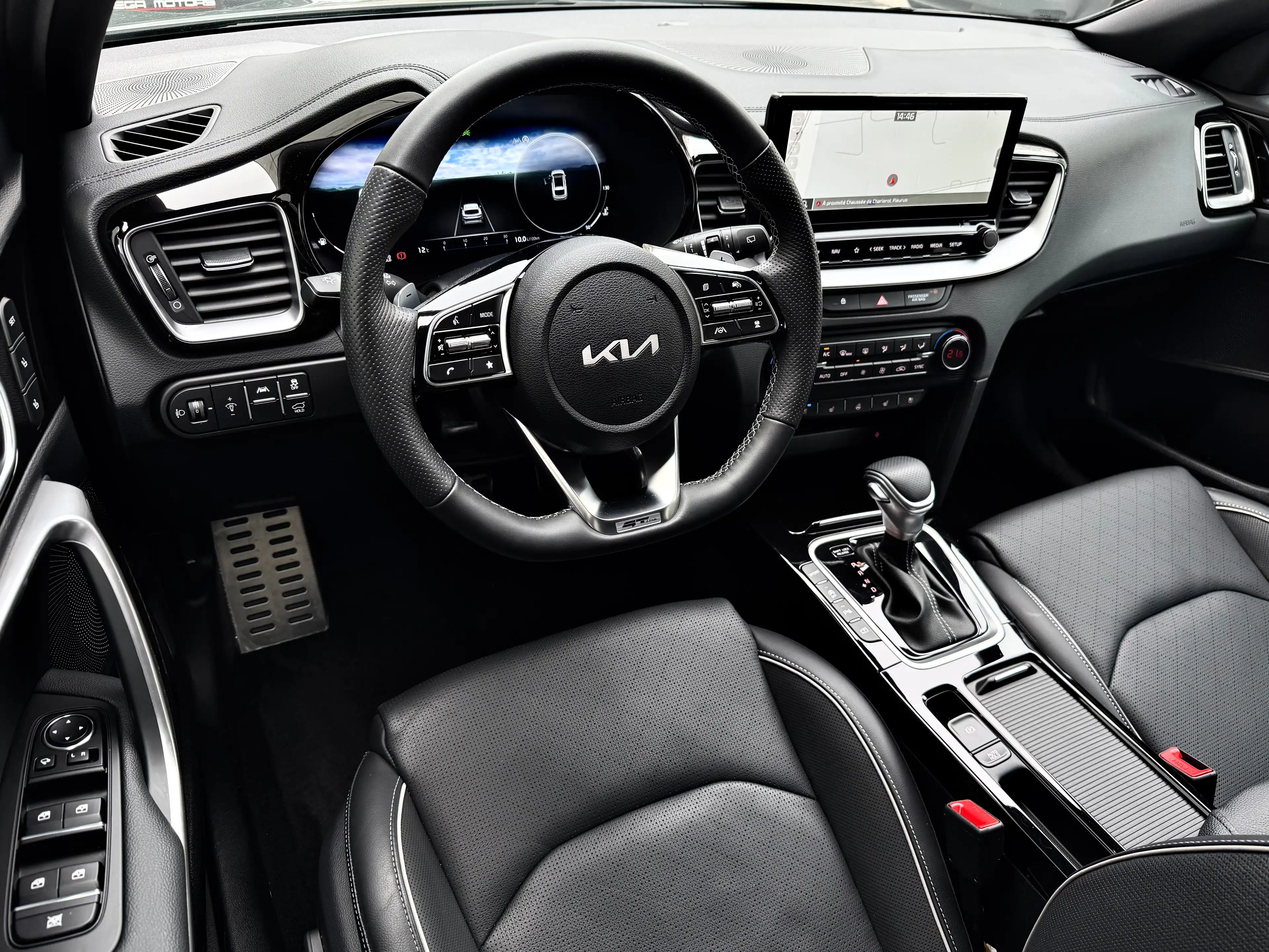 Kia ProCeed / pro_cee'd 1.5i TURBO 140CV GT-LiNE PANO BAUTO F1 CARPLAY DiSTRO++ — photo 10