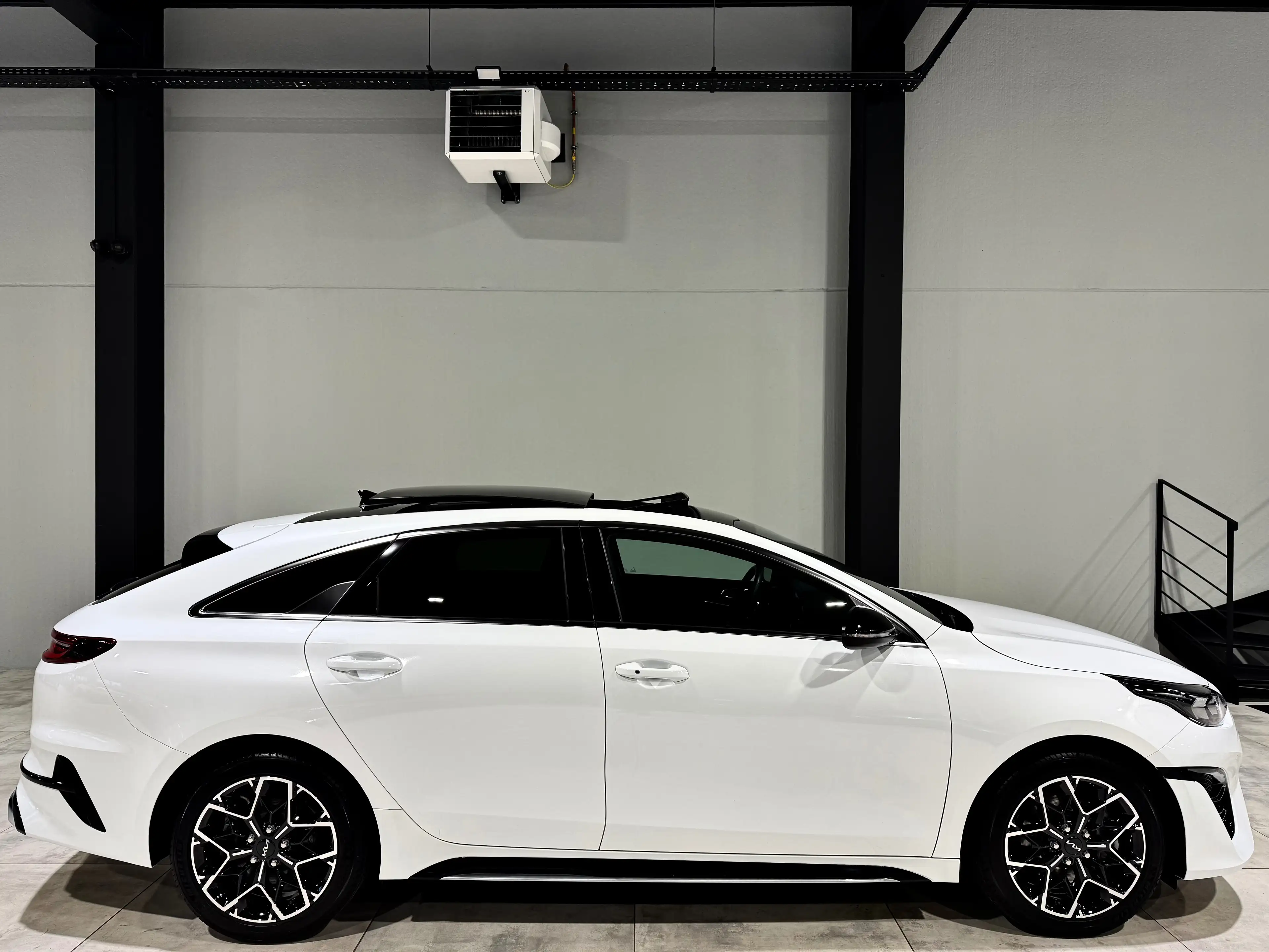 Kia ProCeed / pro_cee'd 1.5i TURBO 140CV GT-LiNE PANO BAUTO F1 CARPLAY DiSTRO++ — photo 7