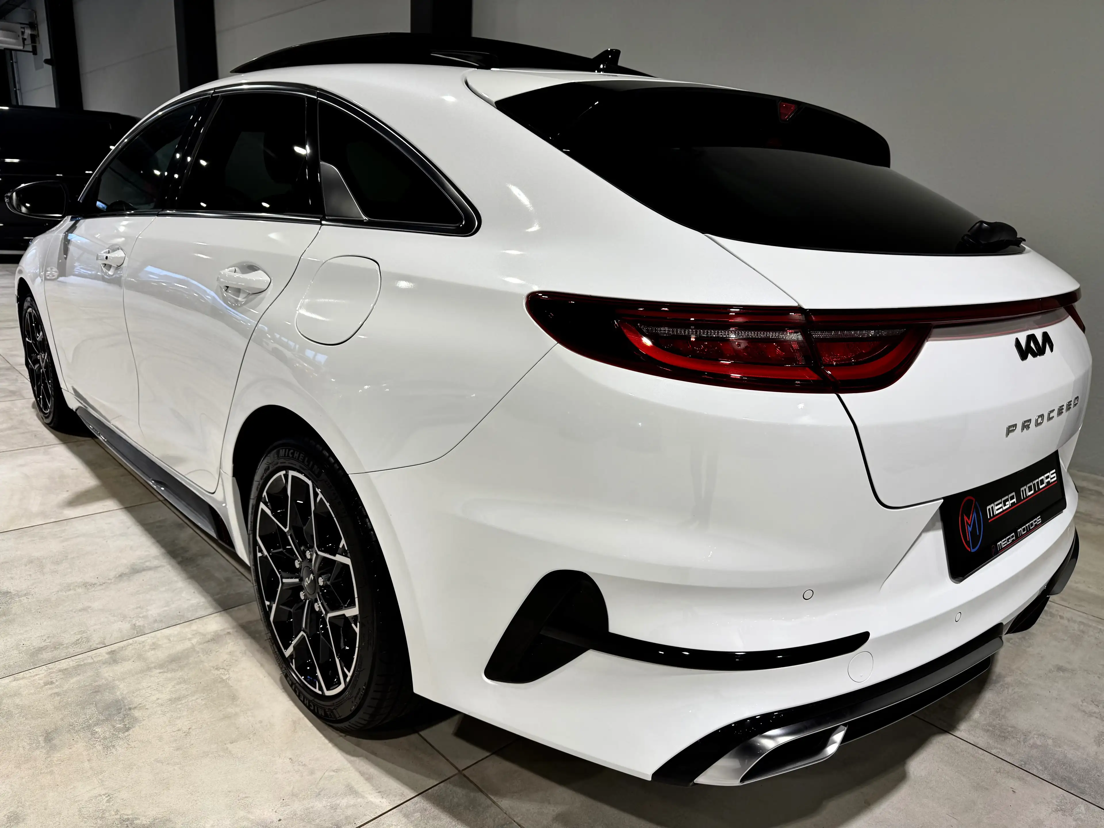 Kia ProCeed / pro_cee'd 1.5i TURBO 140CV GT-LiNE PANO BAUTO F1 CARPLAY DiSTRO++ — photo 2