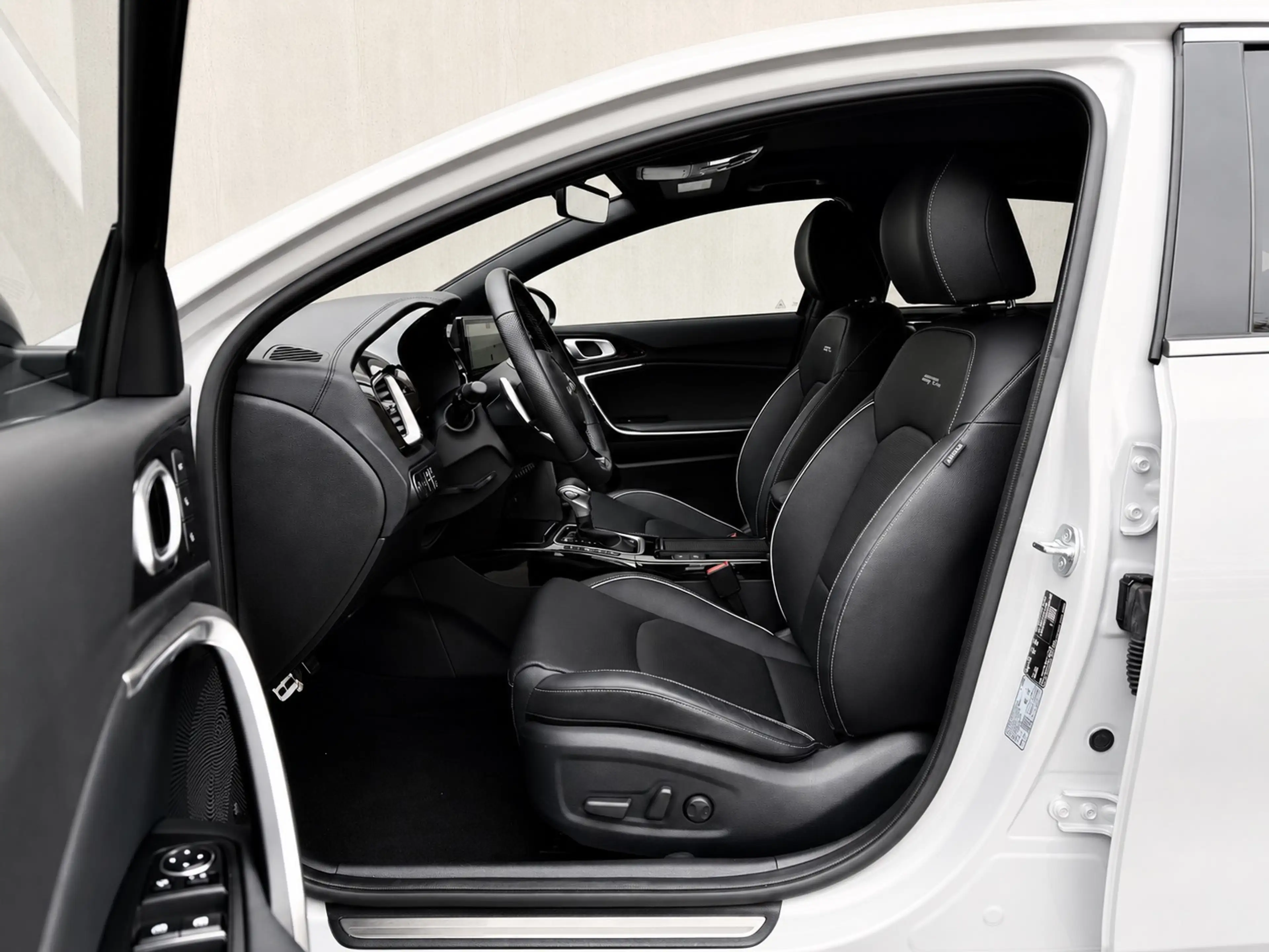 Kia ProCeed / pro_cee'd 1.5i TURBO 140CV GT-LiNE PANO BAUTO F1 CARPLAY DiSTRO++ — photo 12