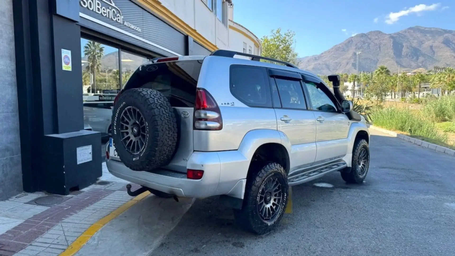 Toyota Land Cruiser 4.0 V6 VX Aut. Gris - 2