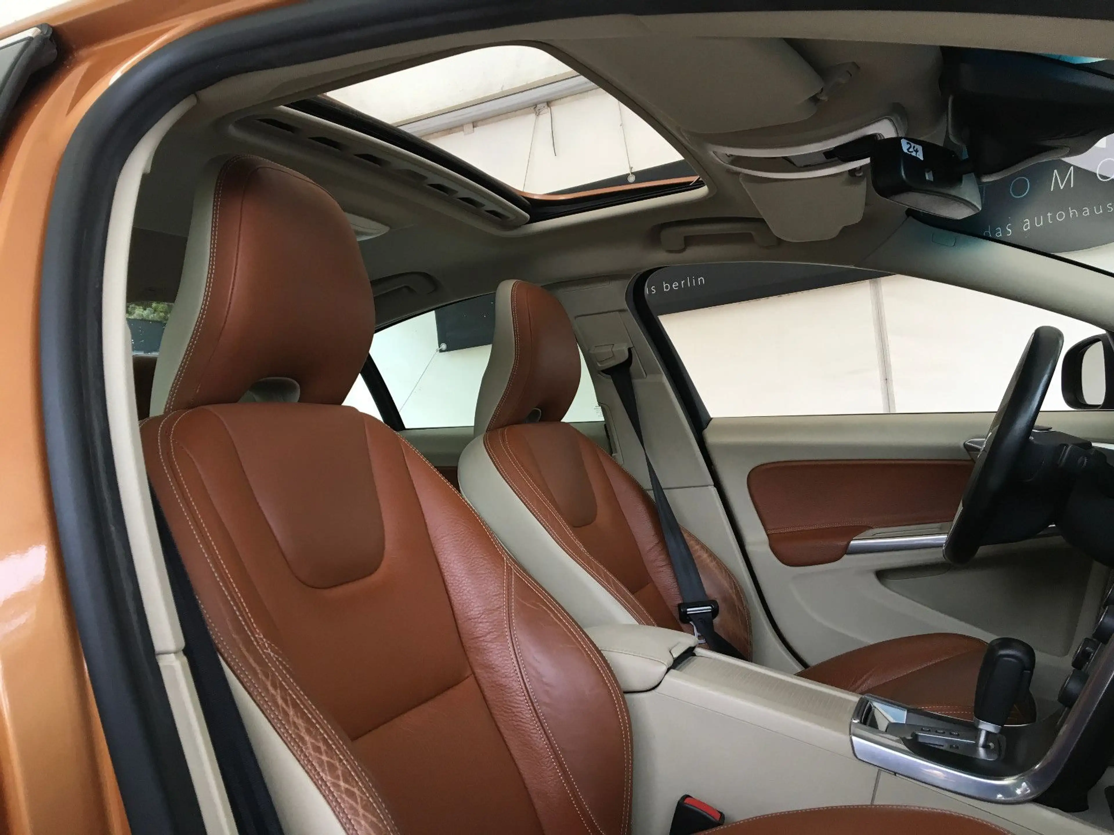 Volvo S60 Lim.1.6 Turbo Summum/Autom/Leder/1.Hd/76 Tkm — photo 25