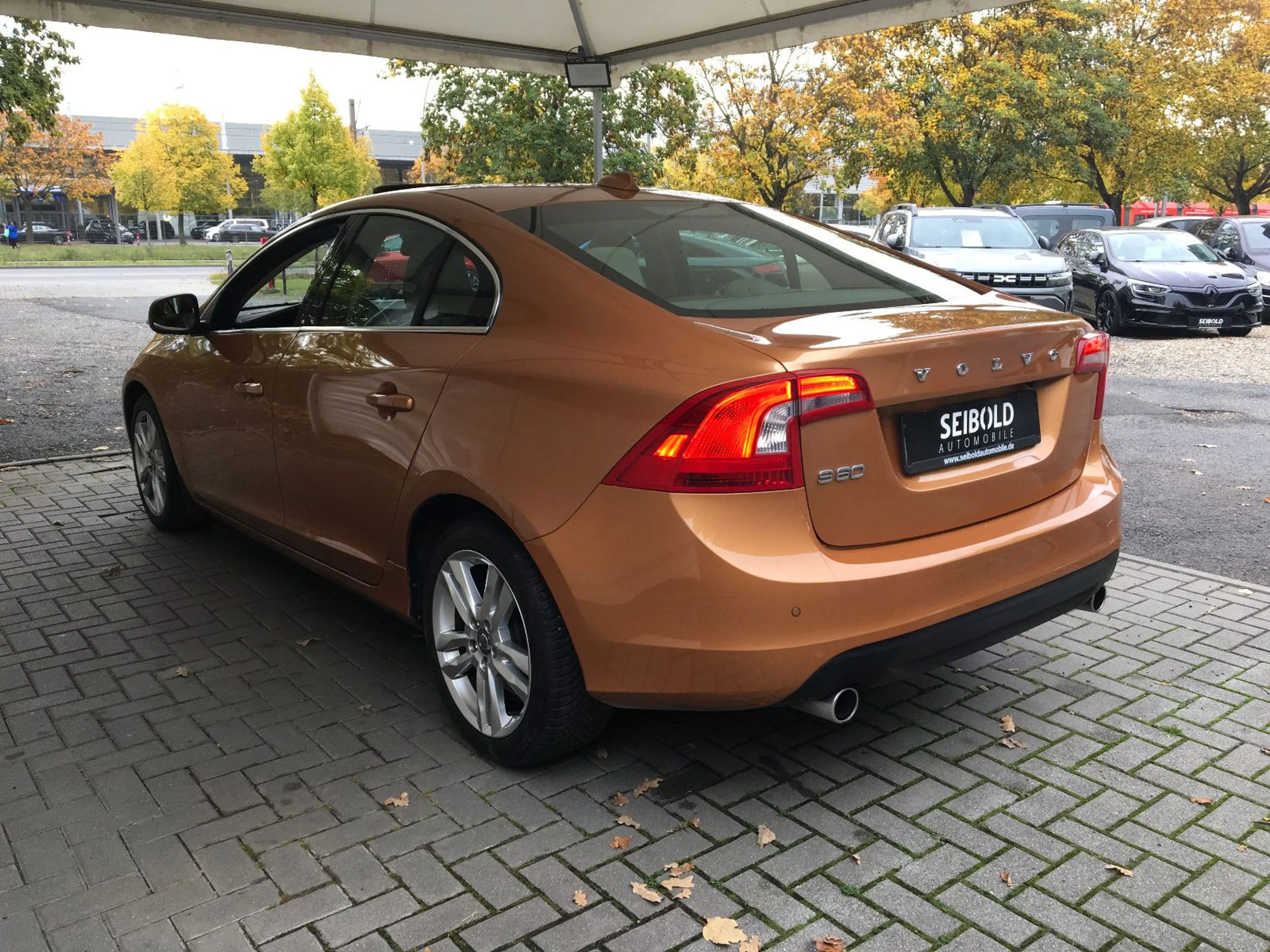 Volvo S60 Lim.1.6 Turbo Summum/Autom/Leder/1.Hd/76 Tkm — photo 7