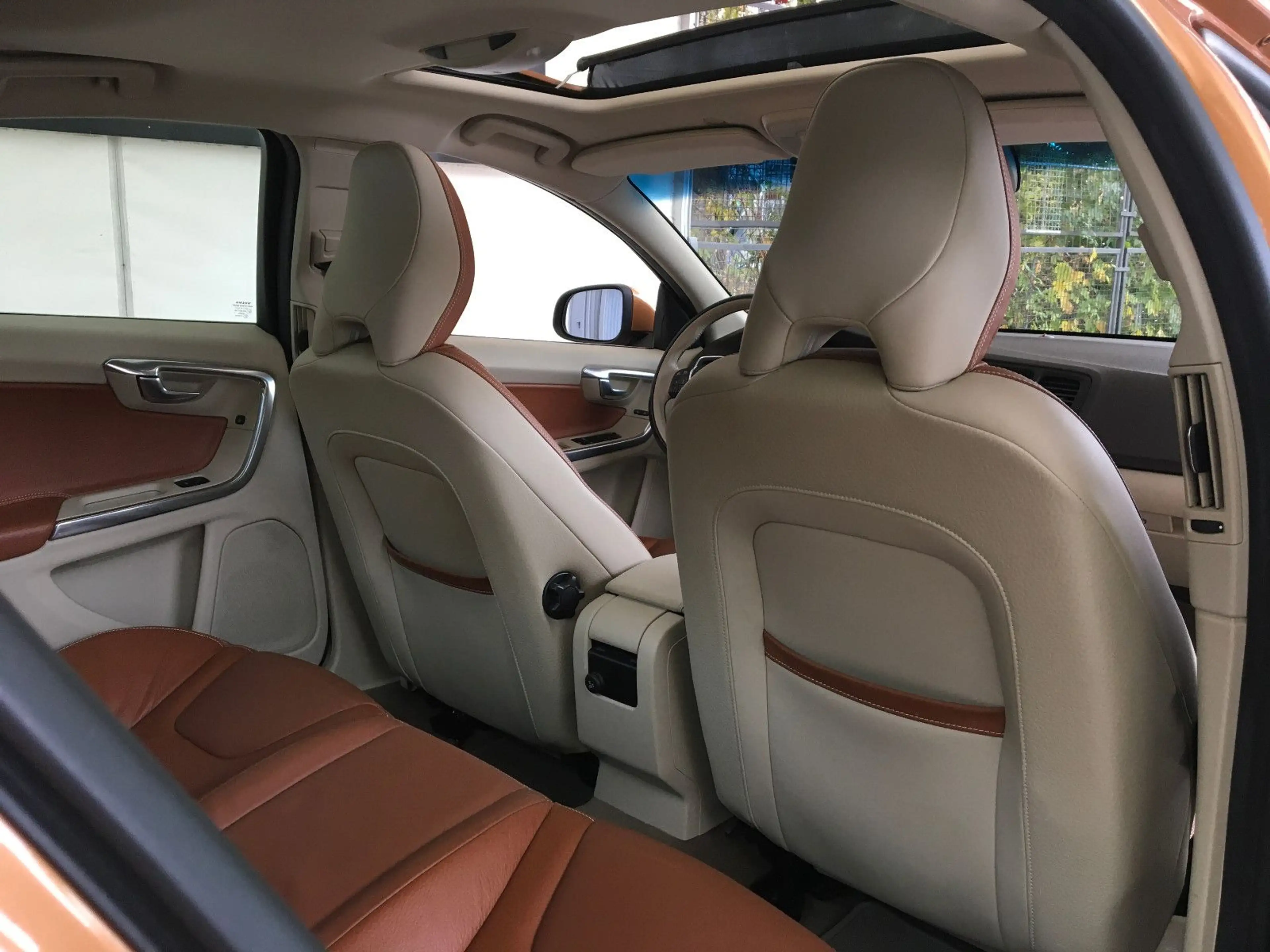 Volvo S60 Lim.1.6 Turbo Summum/Autom/Leder/1.Hd/76 Tkm — photo 26