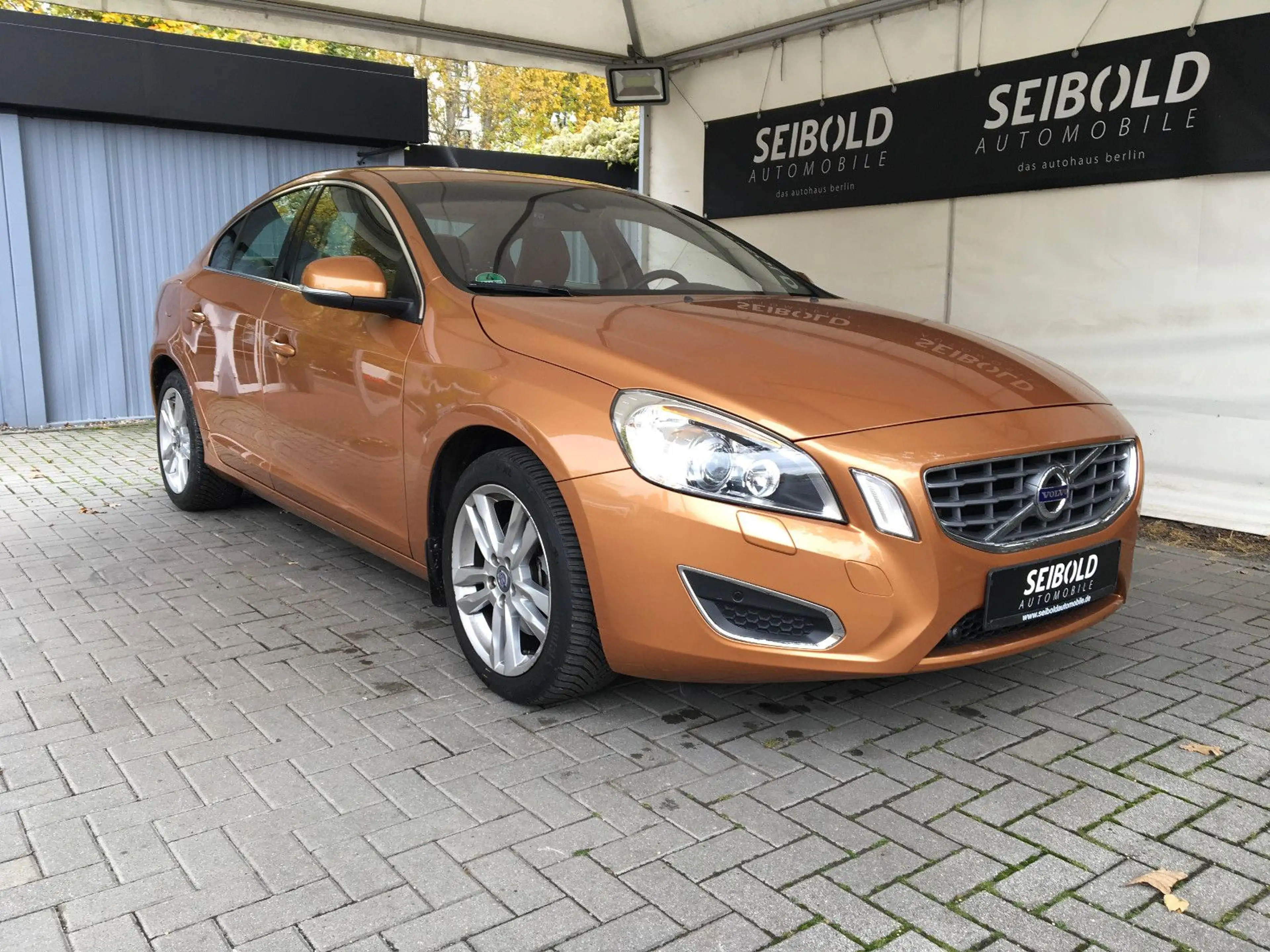 Volvo S60 Lim.1.6 Turbo Summum/Autom/Leder/1.Hd/76 Tkm — photo 3