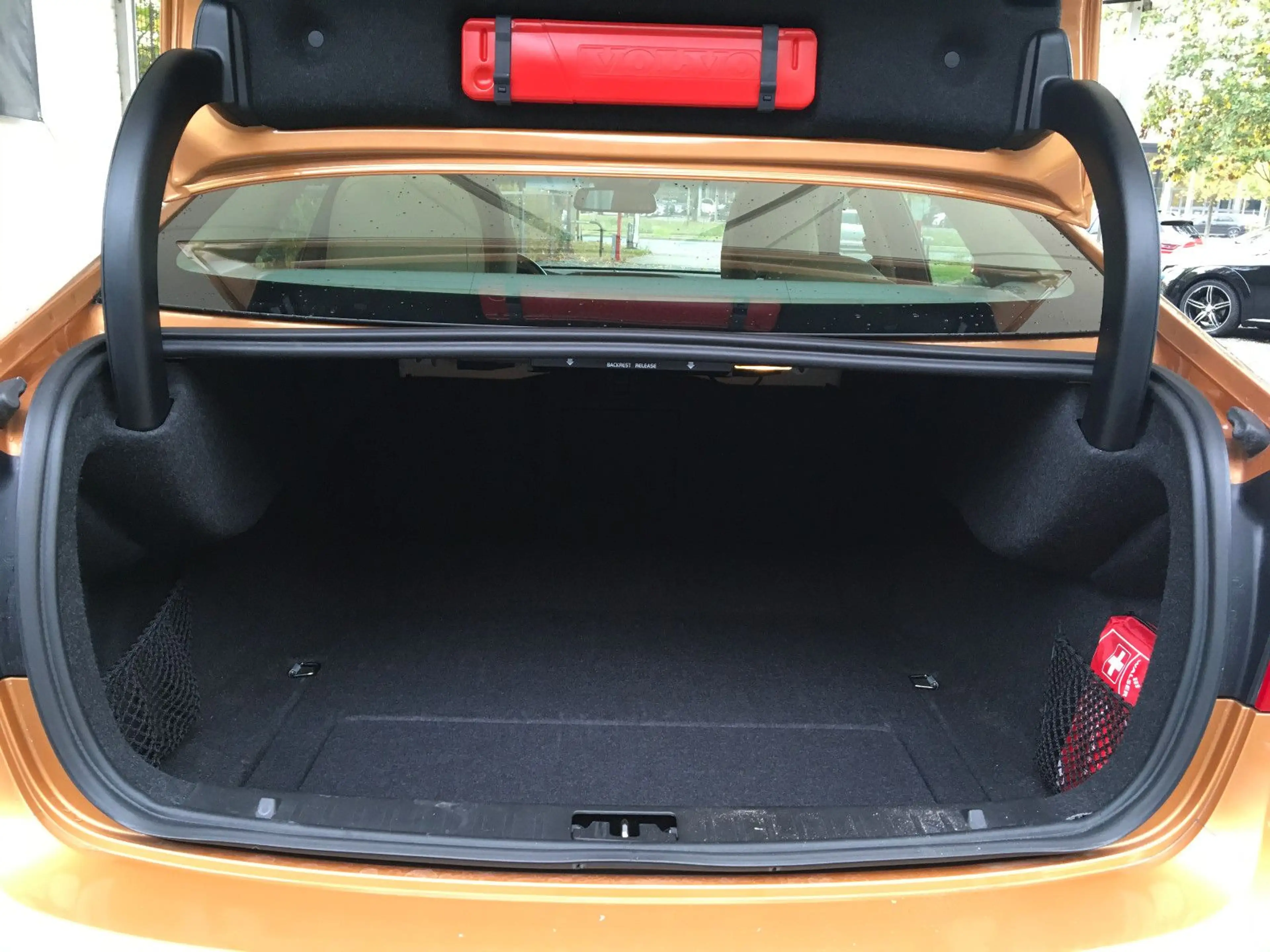 Volvo S60 Lim.1.6 Turbo Summum/Autom/Leder/1.Hd/76 Tkm — photo 9