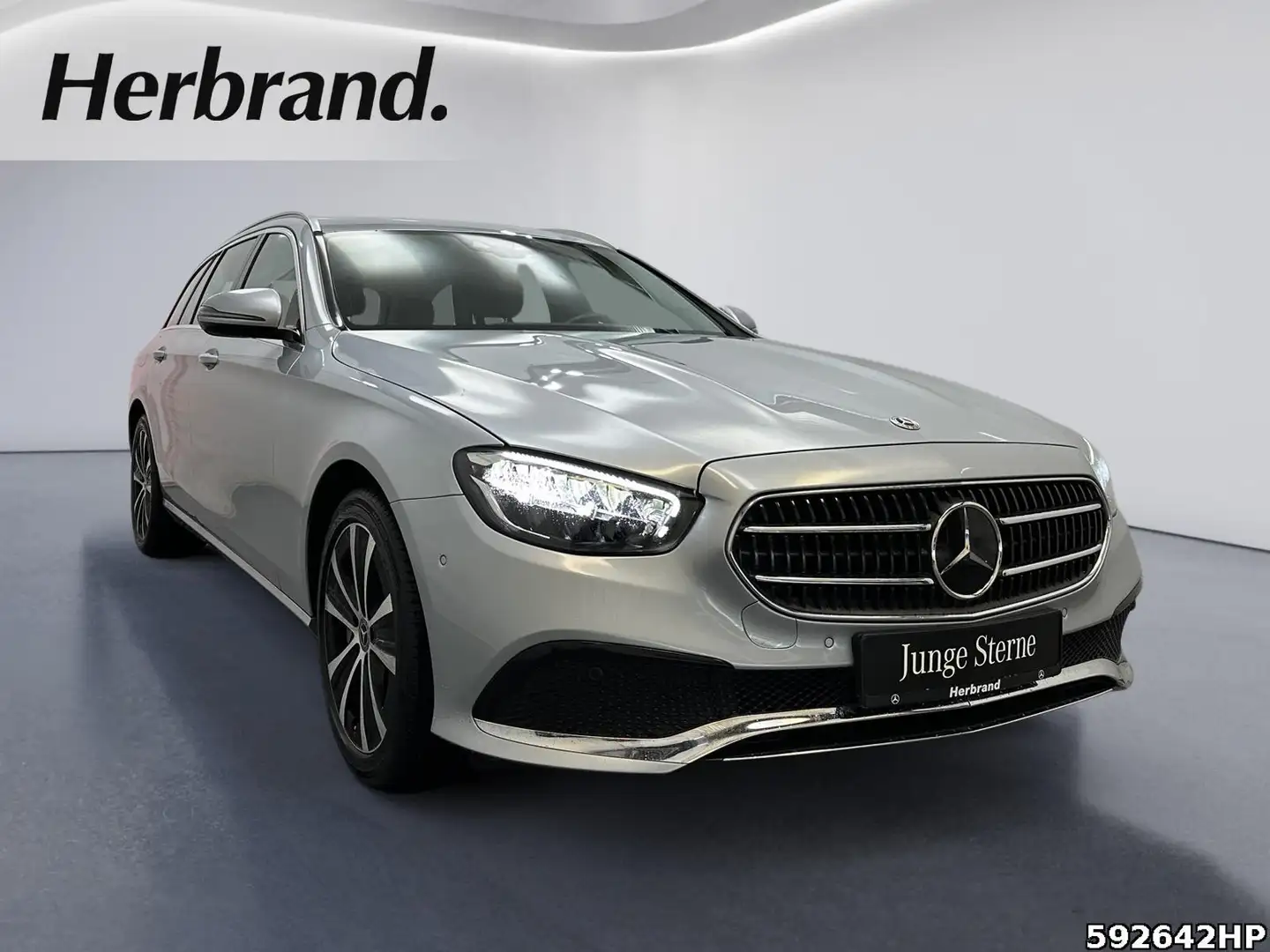 Mercedes-Benz E 300 T Avantgarde DISTRONIC Anhängerkupplung Silber - 2