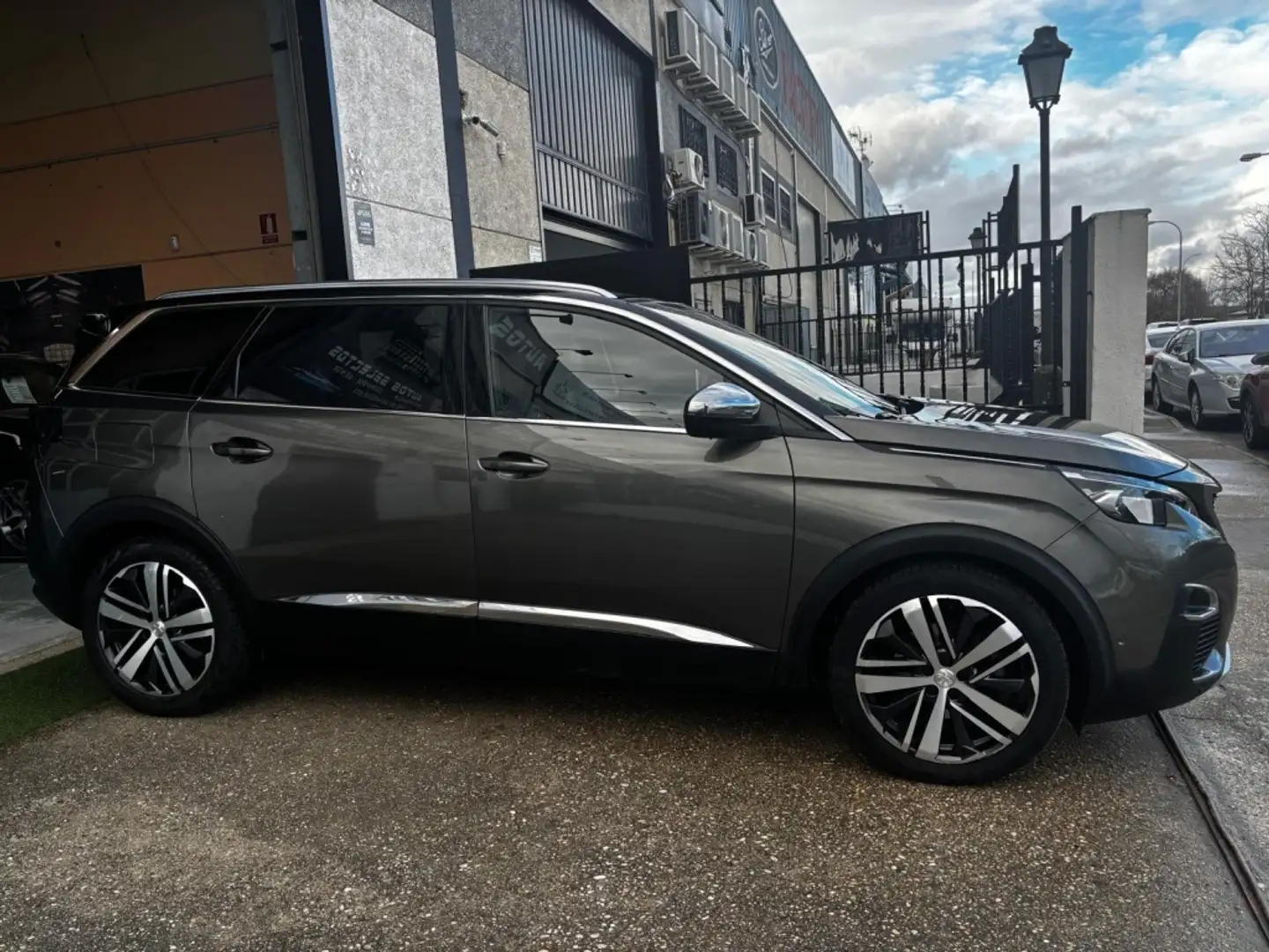 Peugeot 5008 2.0BlueHDi S&S GT Line EAT8 180 Gris - 2