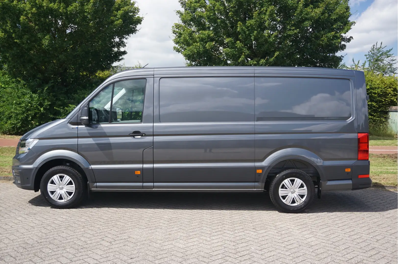 Volkswagen Crafter 35 177PK L3H2 AUT Facelift BPM VRIJ!! 13" Navi, Ca Gris - 2