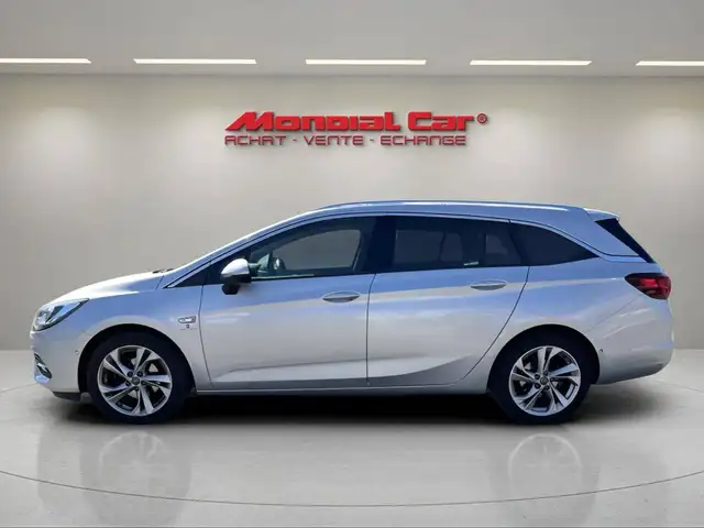 Opel Astra view 3
