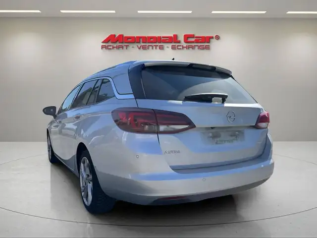 Opel Astra view 4