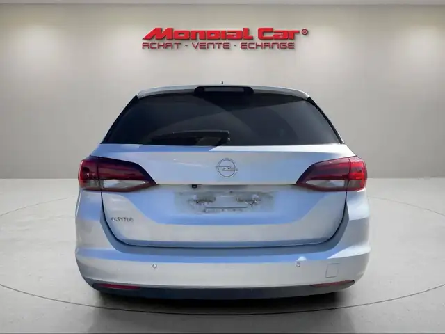 Opel Astra view 5