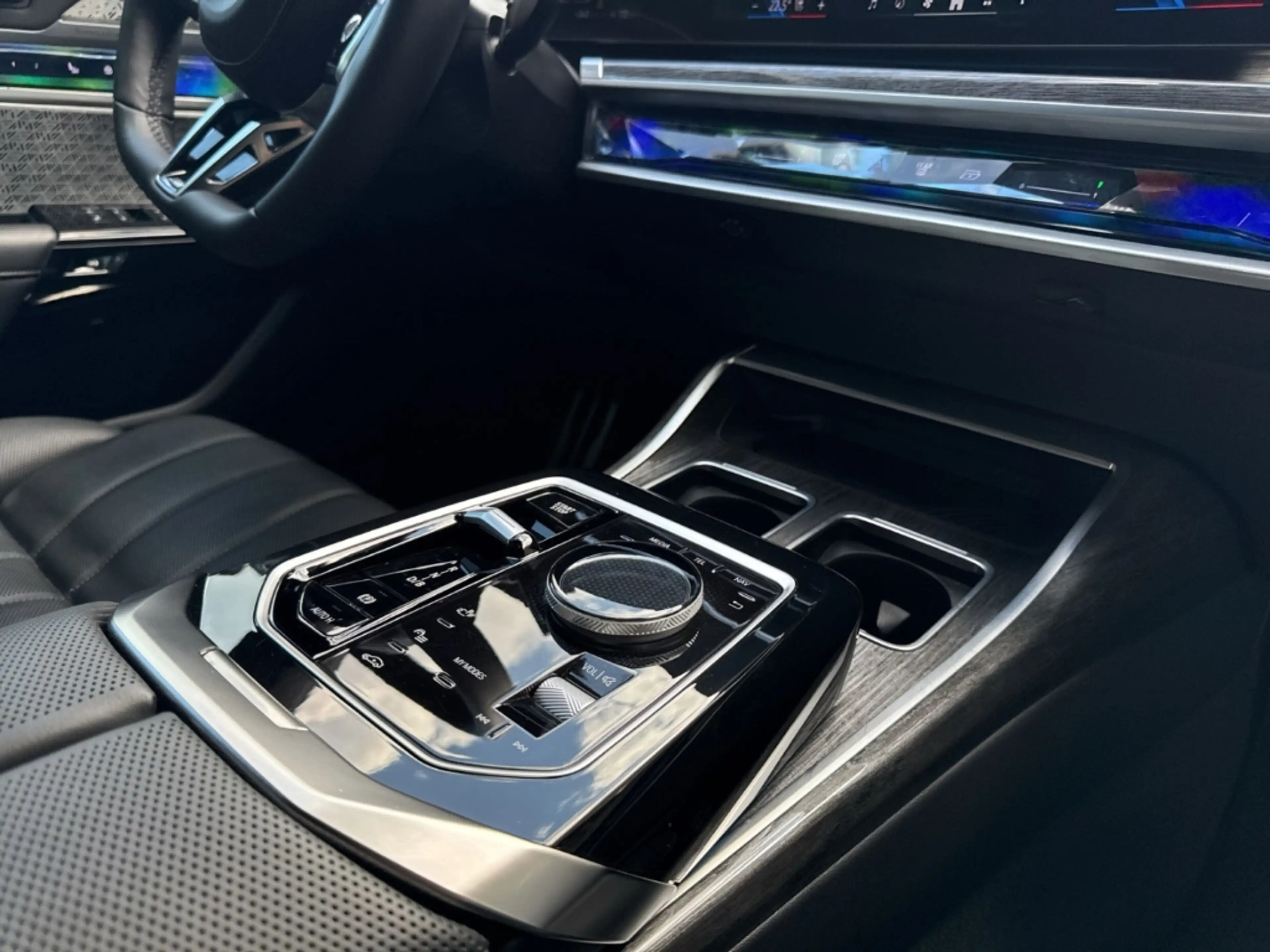 BMW i7 M Sport xDrive60/HUD/AHK/Bowers & Wilkins — photo 11