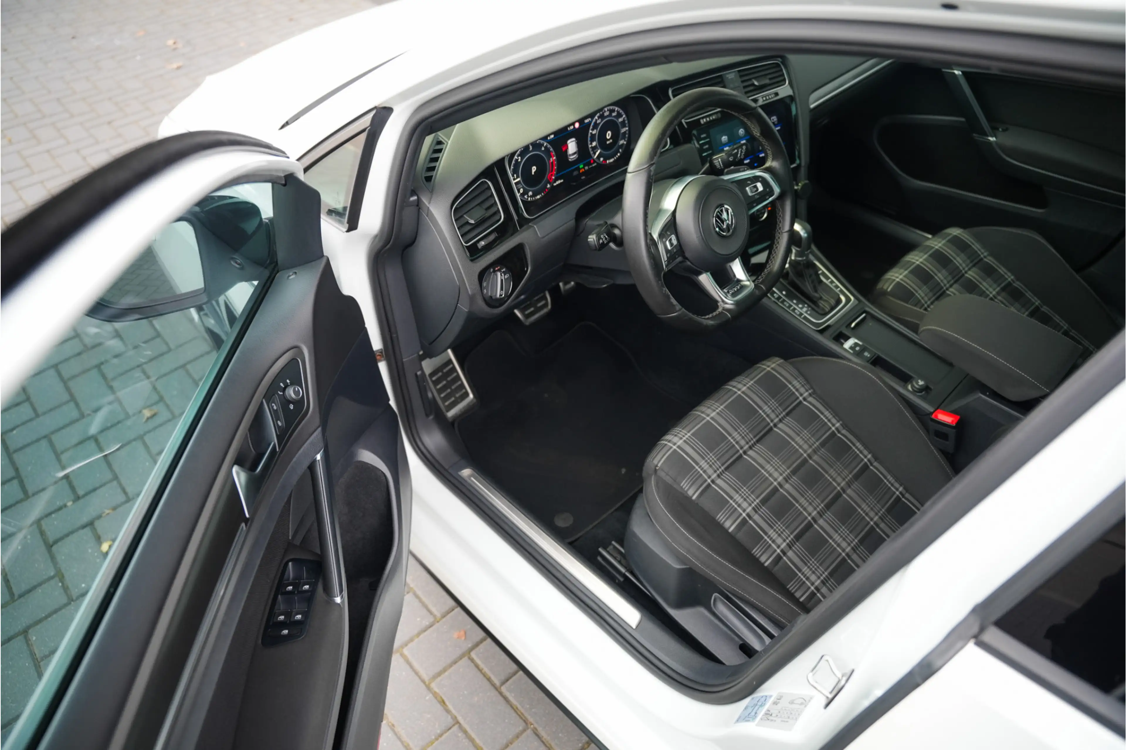 Volkswagen Golf GTD 7.5 2.0 TDI 184 pk /Automaat/ Pano-Dak/ Sport-Stoe — photo 11