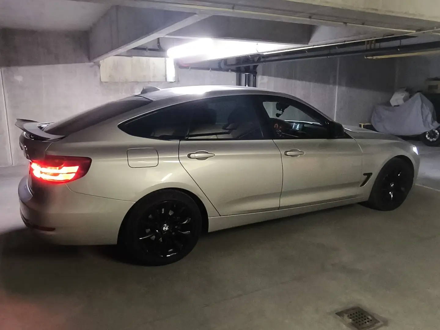 BMW 320 320i xDrive 184 ch Modern "Shadow" line Argent - 2
