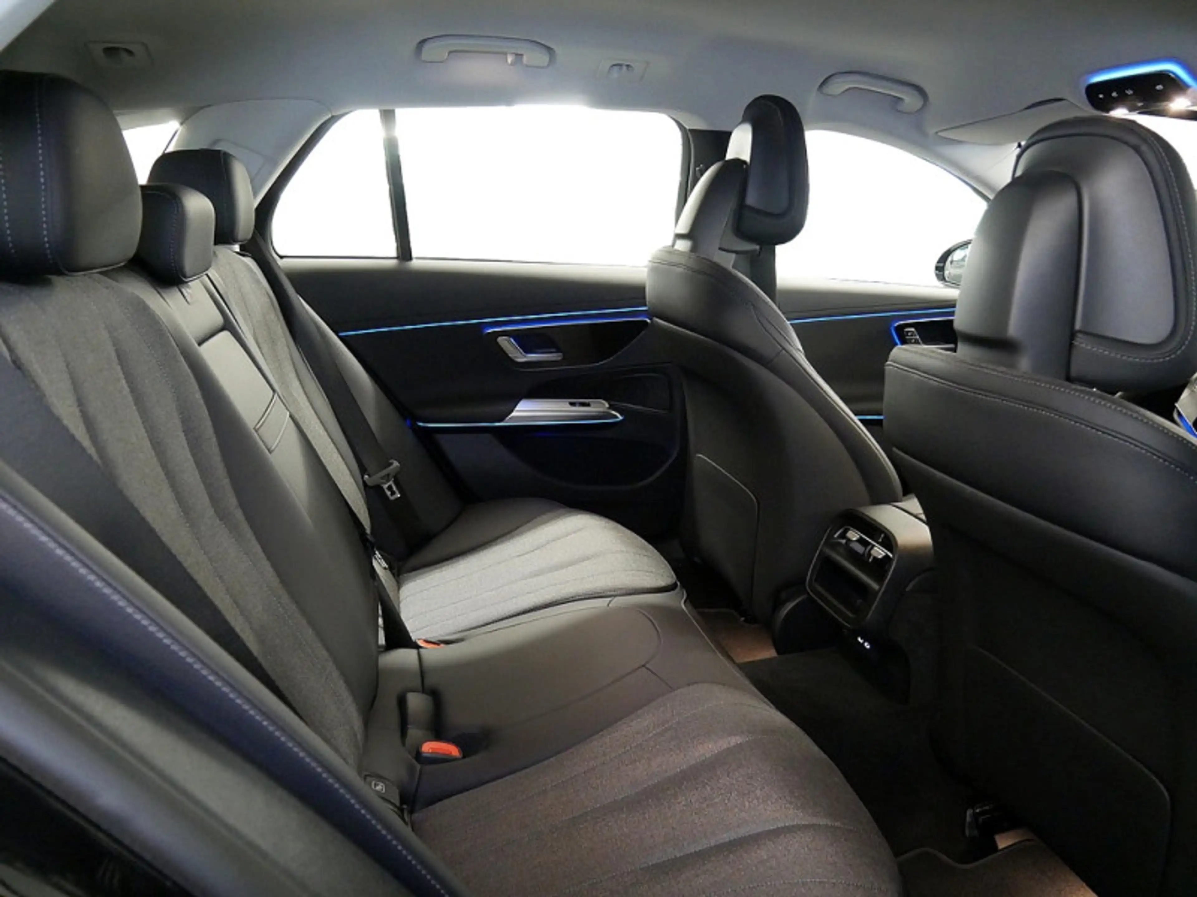 Mercedes-Benz E 220 T d , AVANTGARDE AHK DISTR KAMERA SPUR — photo 8