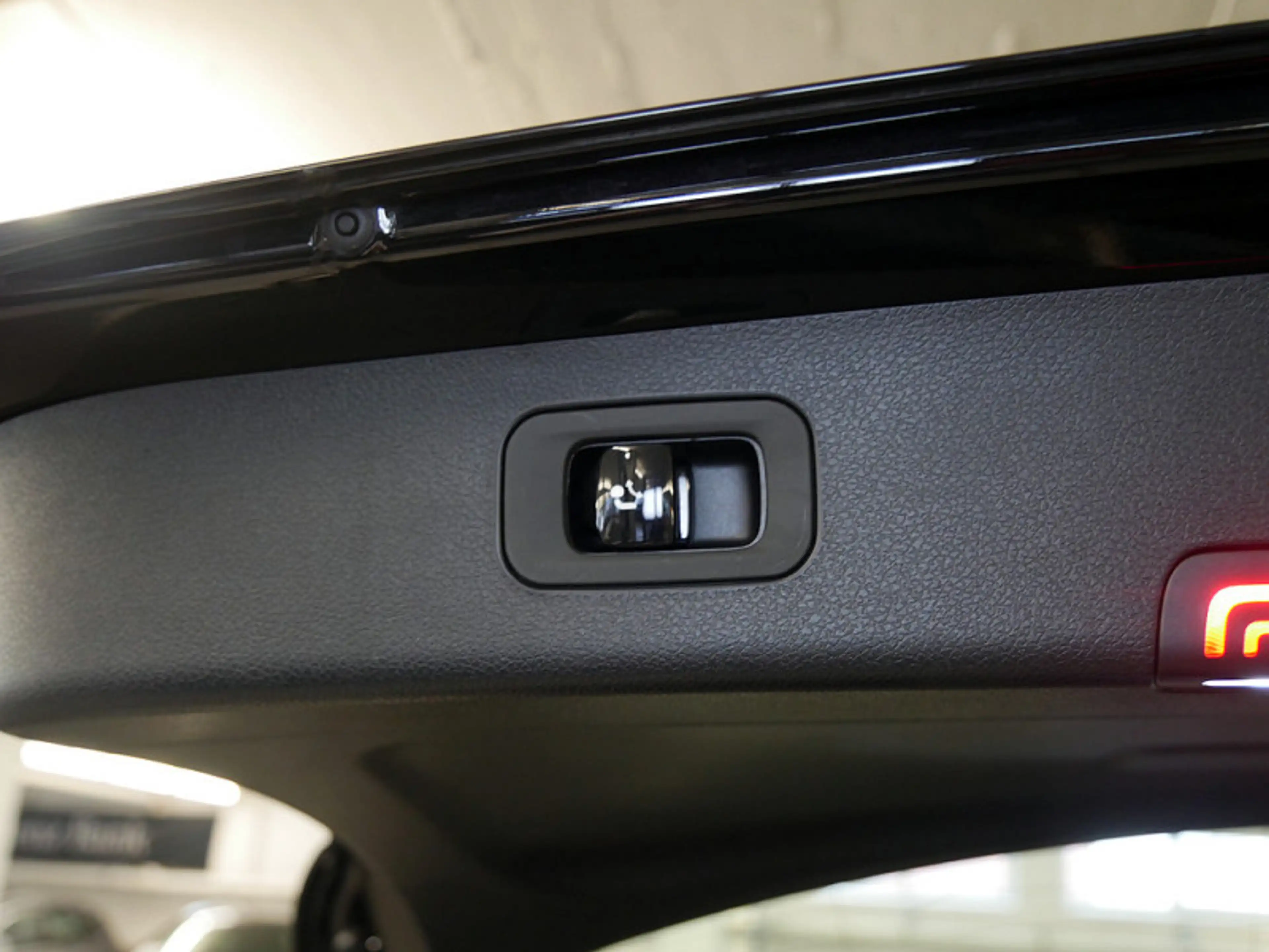 Mercedes-Benz E 220 T d , AVANTGARDE AHK DISTR KAMERA SPUR — photo 13