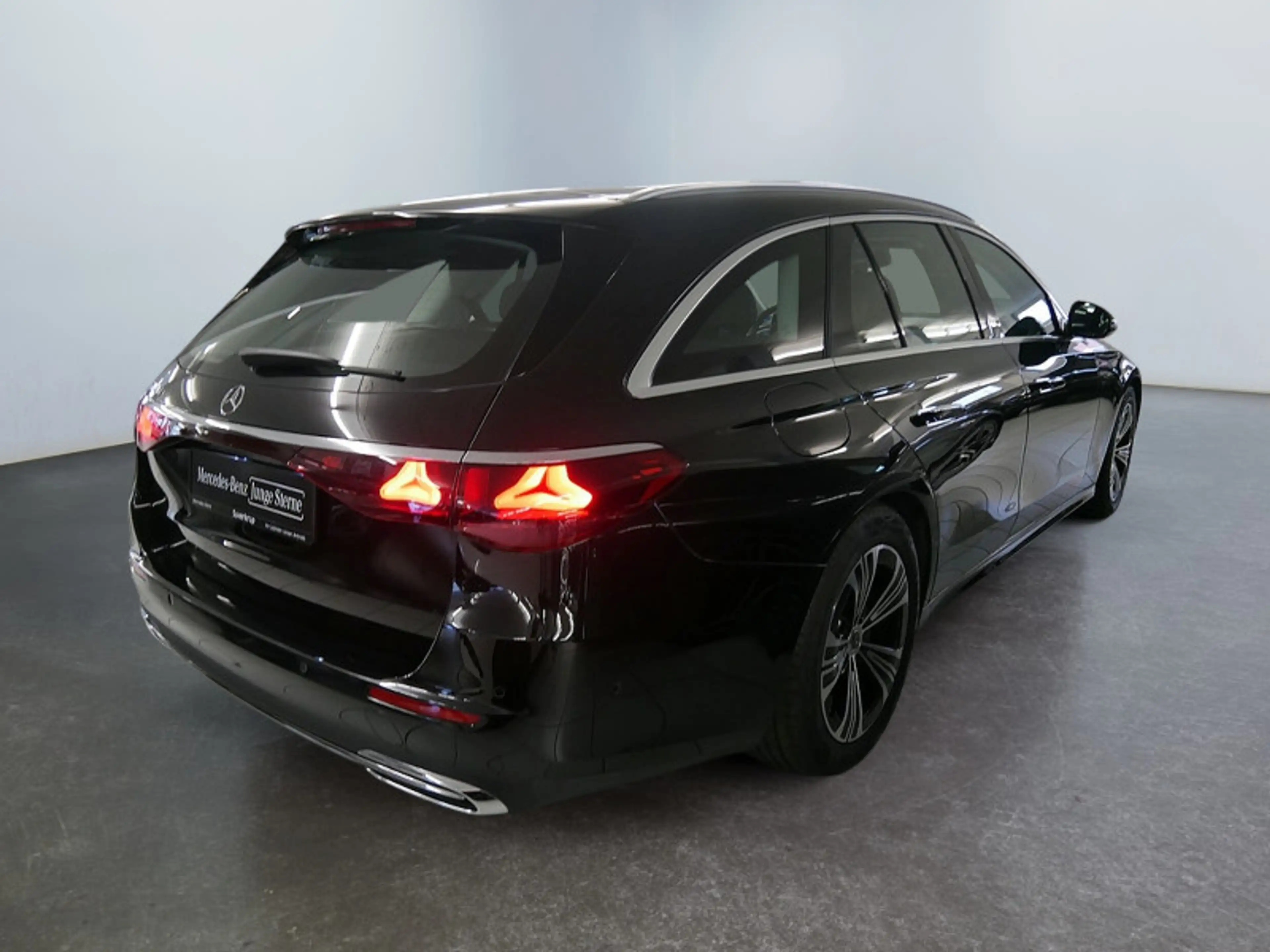 Mercedes-Benz E 220 T d , AVANTGARDE AHK DISTR KAMERA SPUR — photo 5
