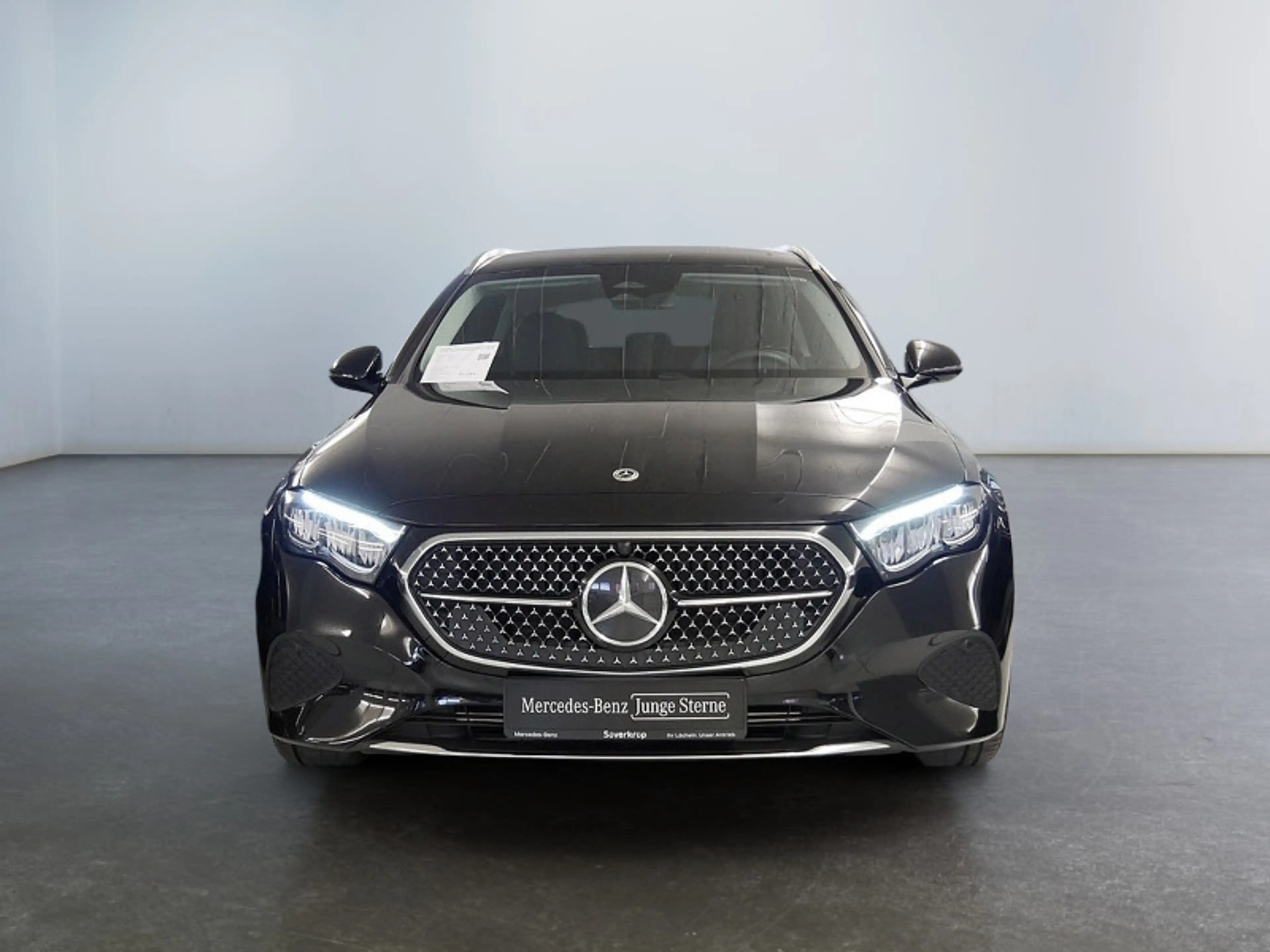 Mercedes-Benz E 220 T d , AVANTGARDE AHK DISTR KAMERA SPUR — photo 4