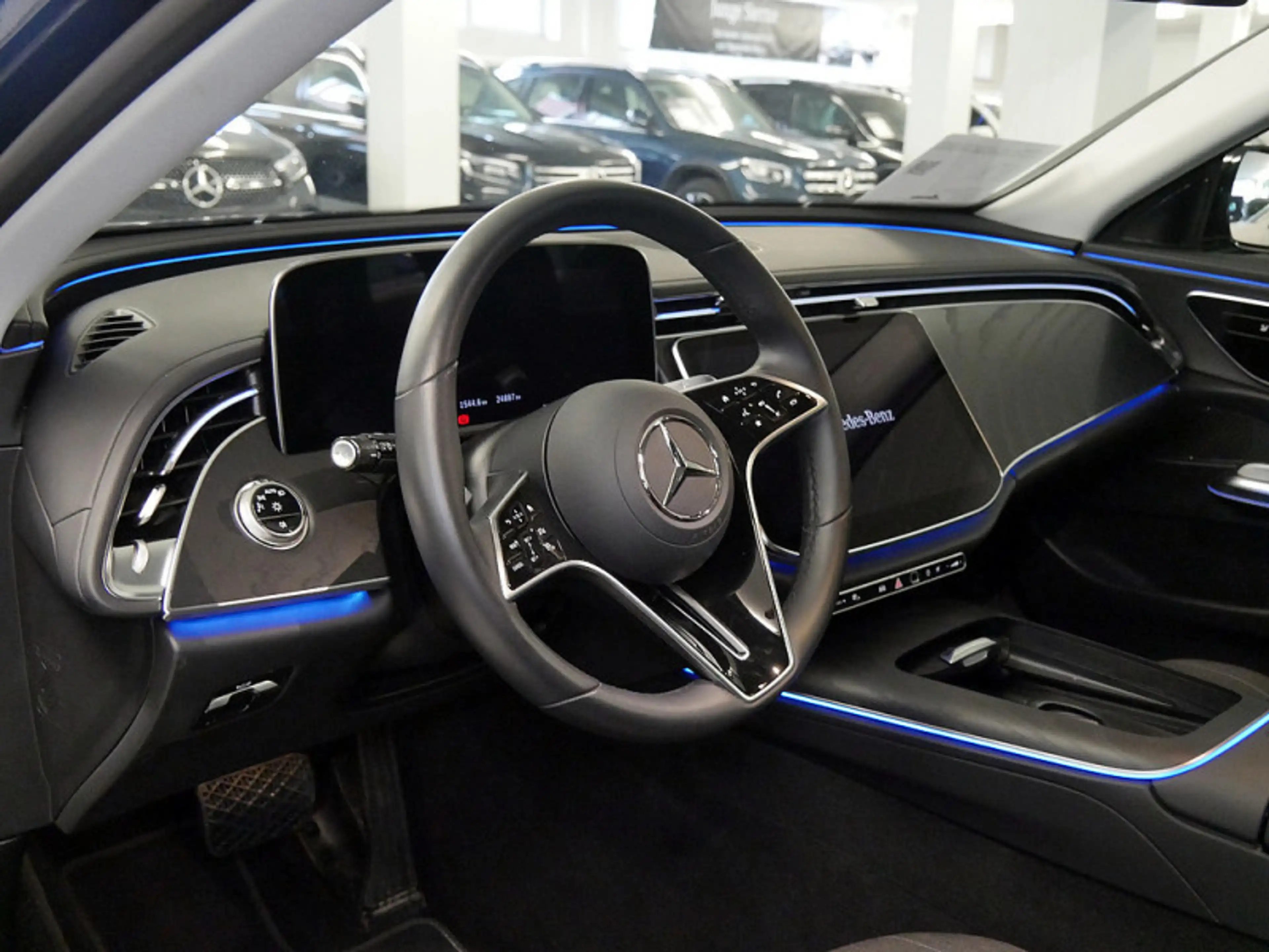 Mercedes-Benz E 220 T d , AVANTGARDE AHK DISTR KAMERA SPUR — photo 15