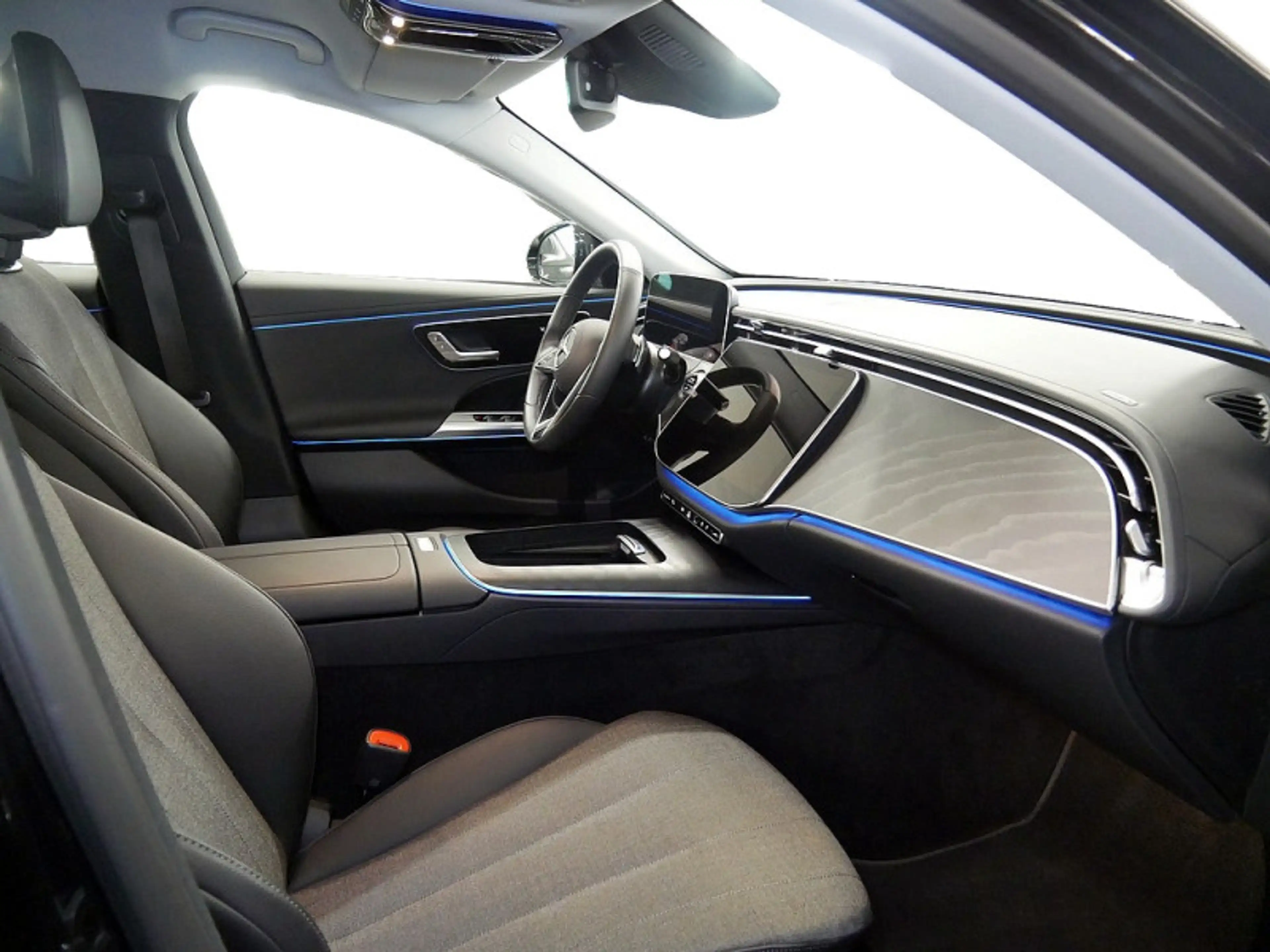 Mercedes-Benz E 220 T d , AVANTGARDE AHK DISTR KAMERA SPUR — photo 7